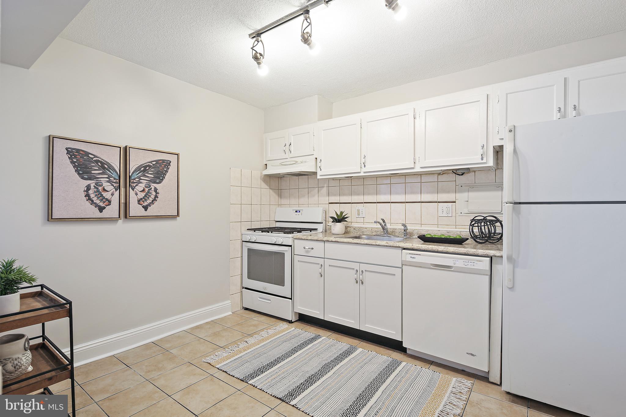 PRESIDENTIAL TOWERS - Residential