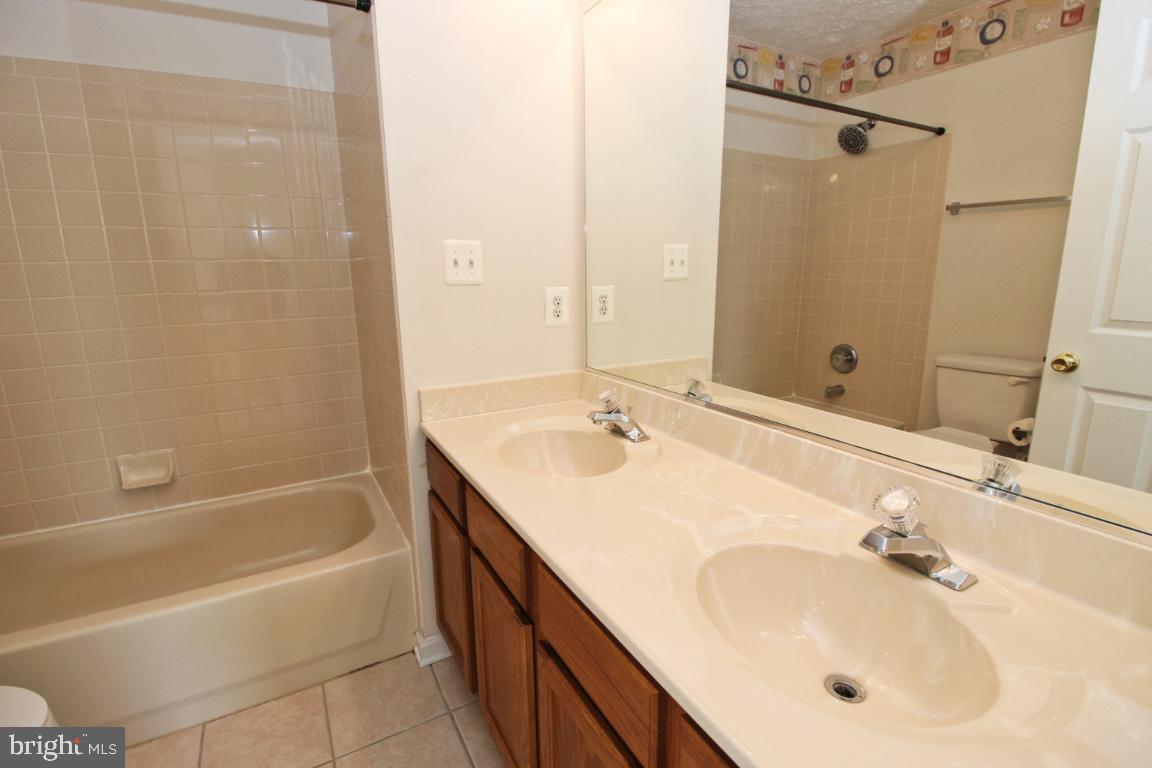 WEST VALLEY OAKS - Residential