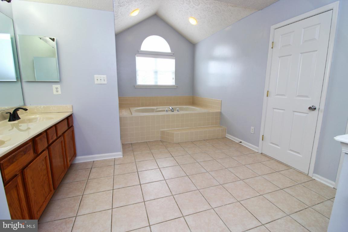 WEST VALLEY OAKS - Residential