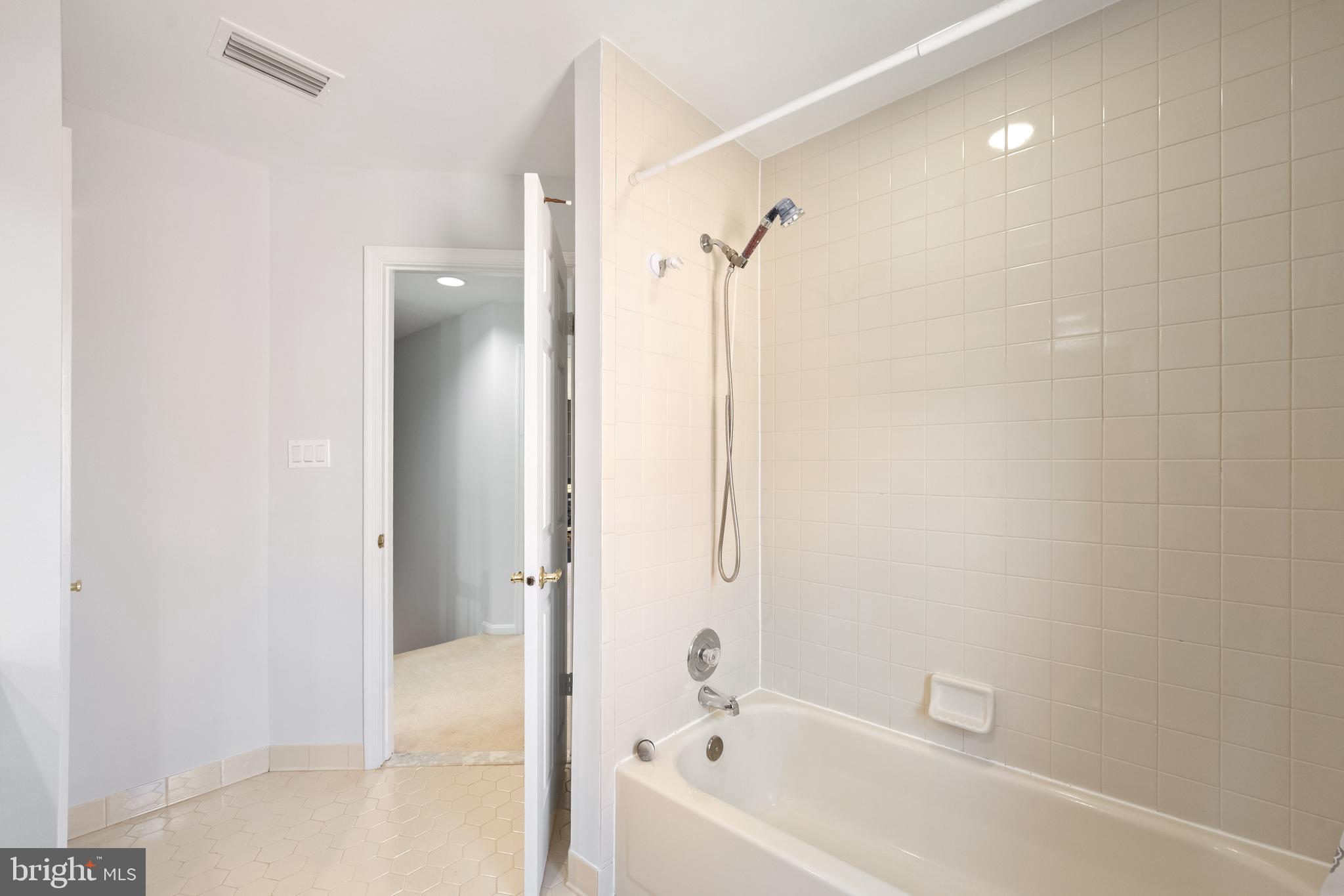 BRADDOCK MANOR - Residential