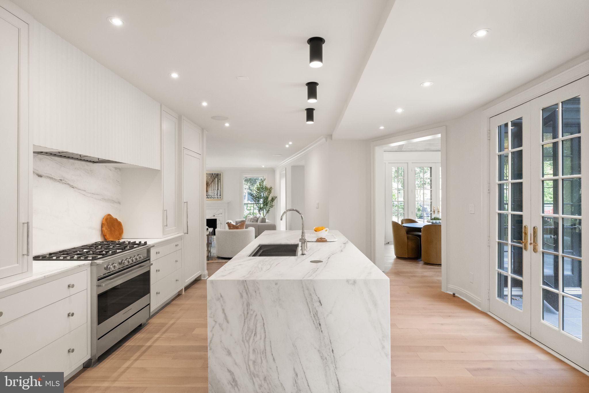 CLEVELAND PARK - Residential