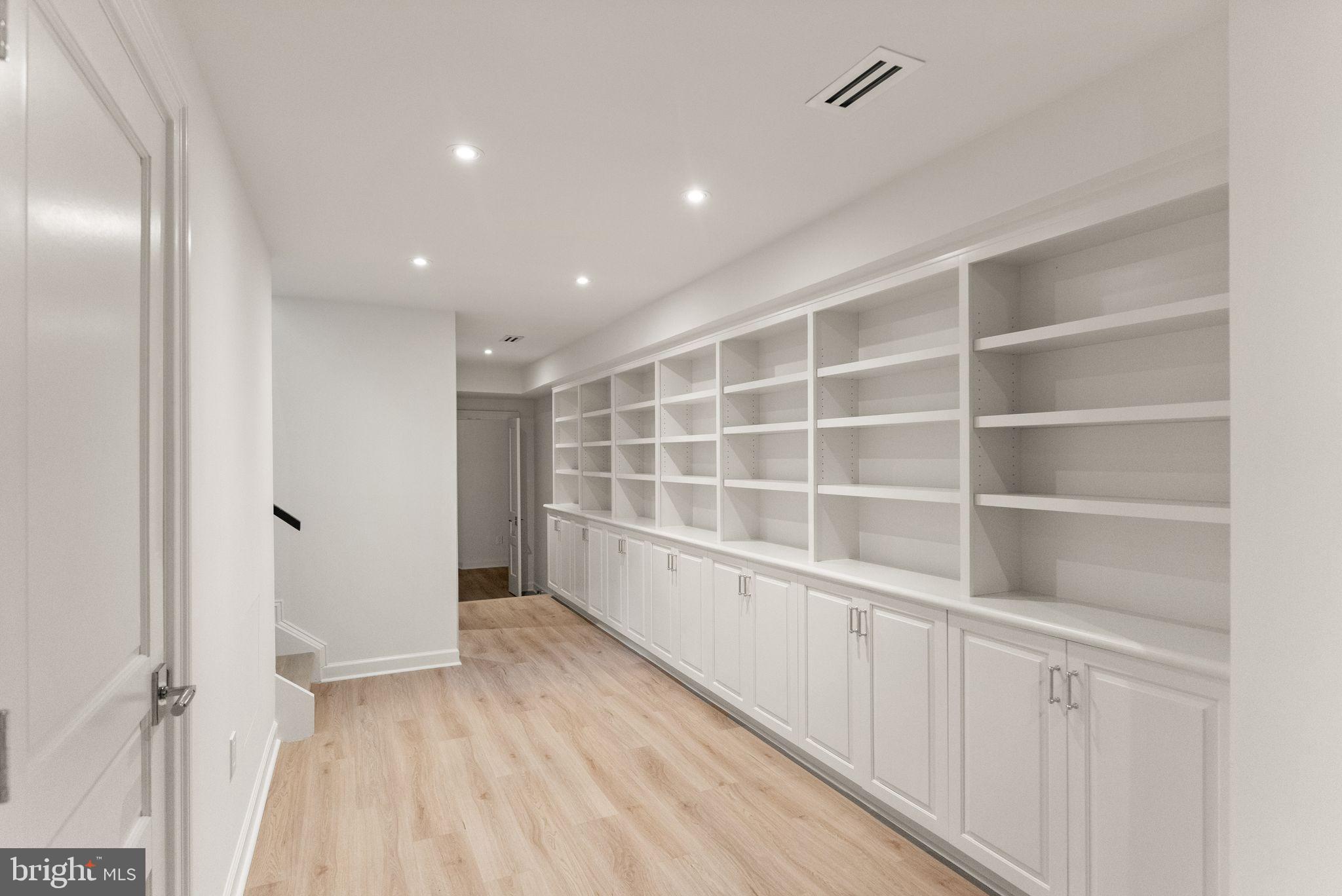 CLEVELAND PARK - Residential