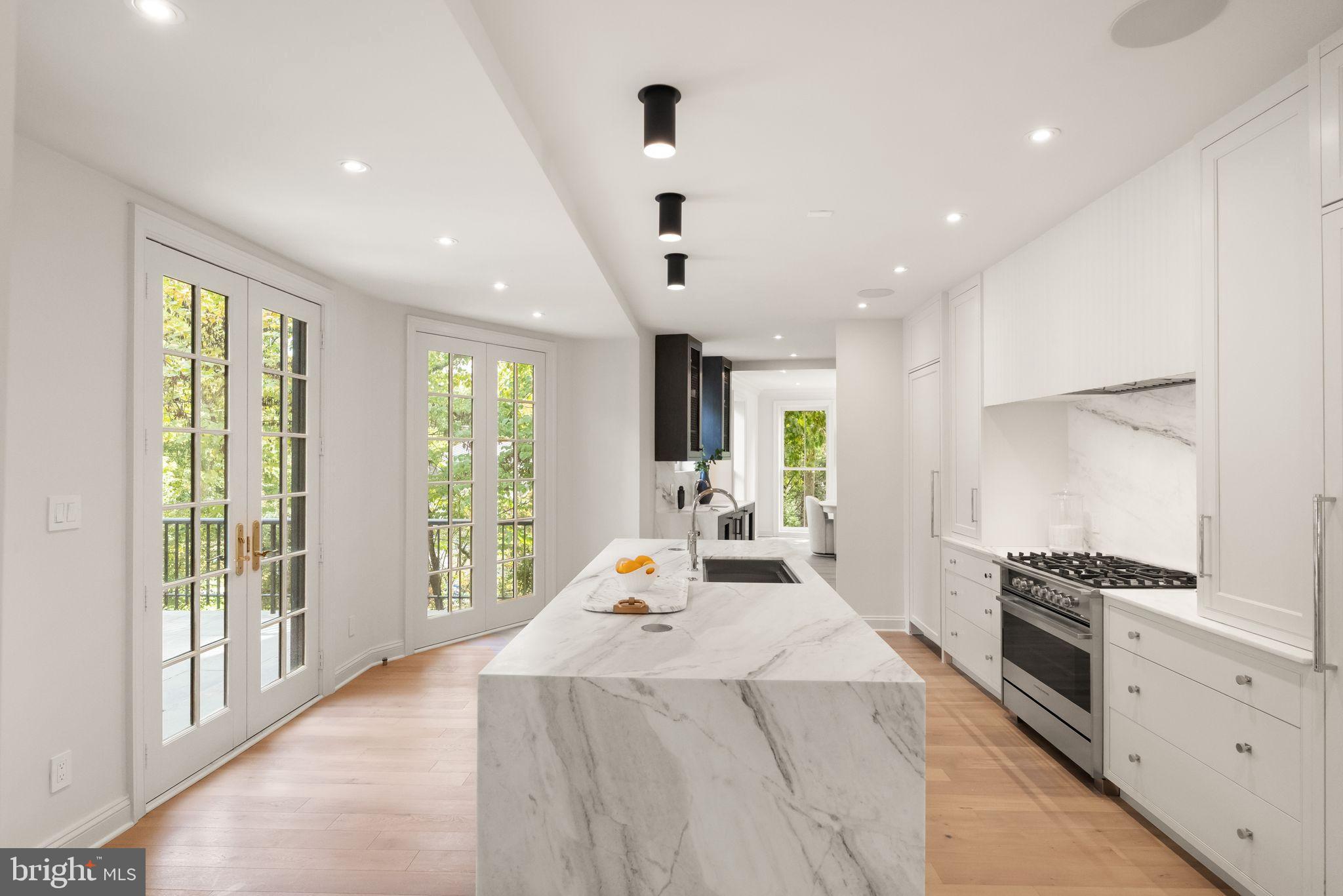 CLEVELAND PARK - Residential