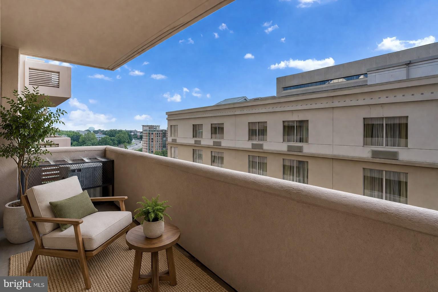 1301 N COURTHOUSE ROAD 1007