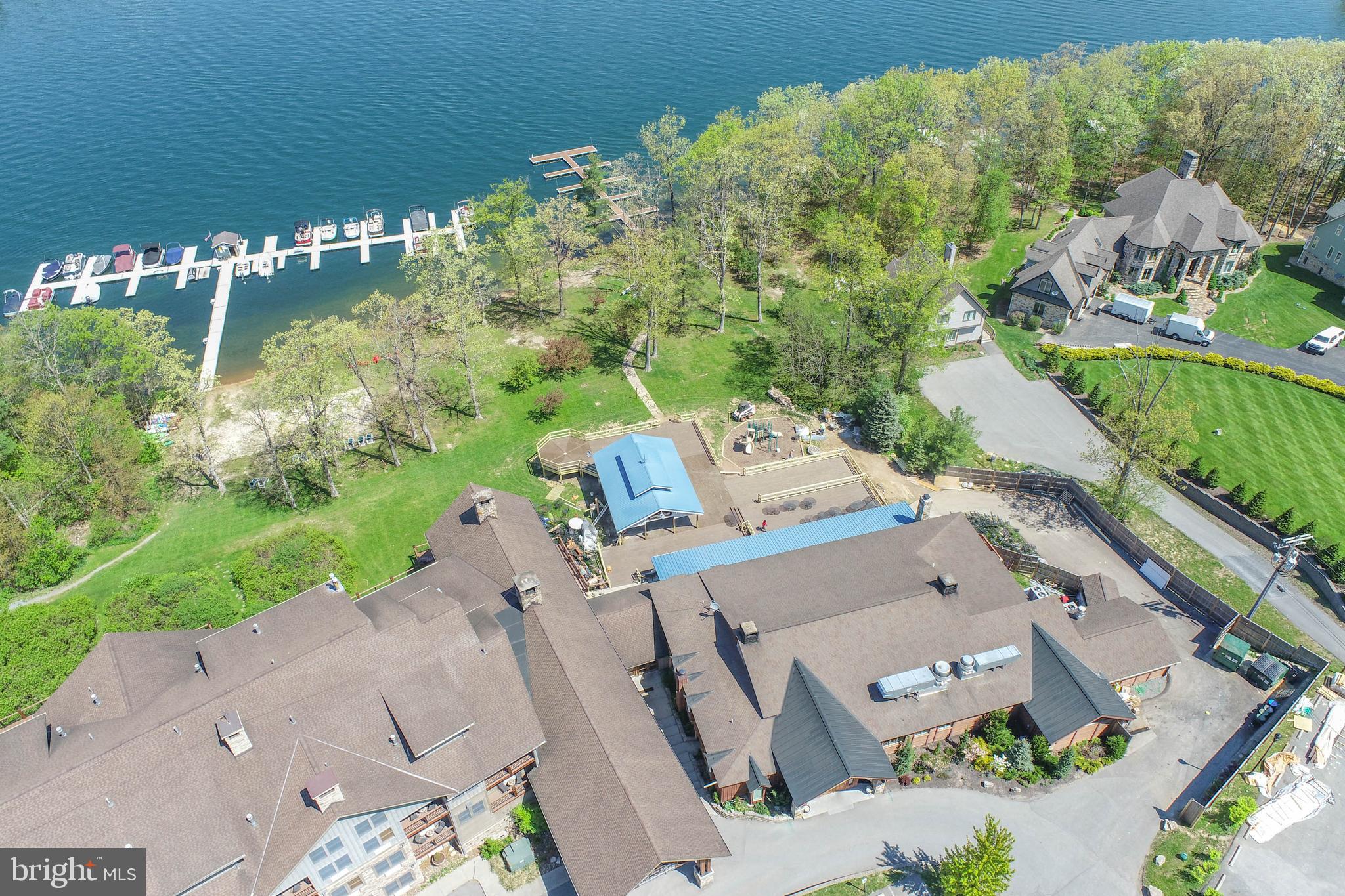 SILVER TREE SUITES - Residential