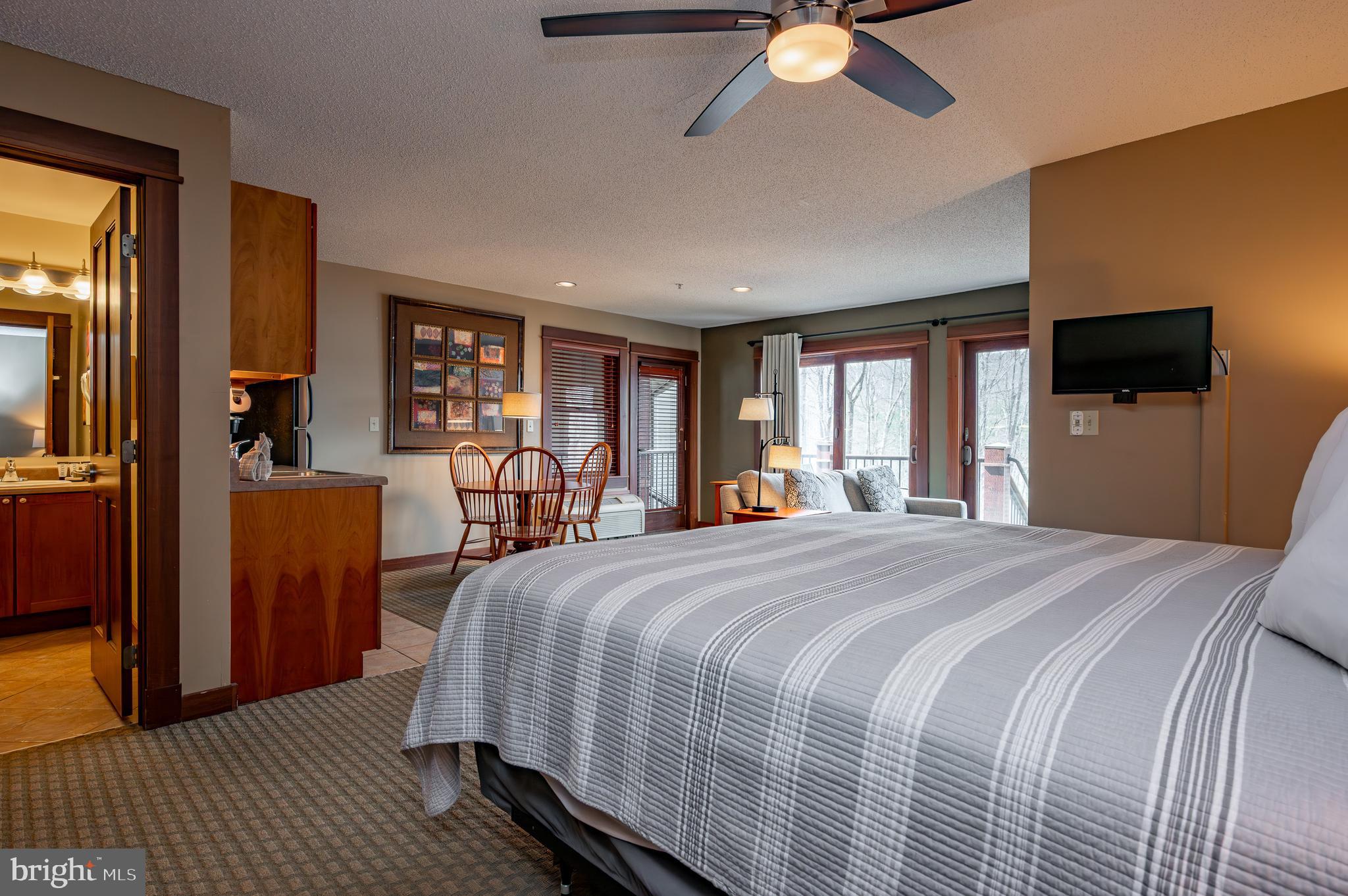 SILVER TREE SUITES - Residential