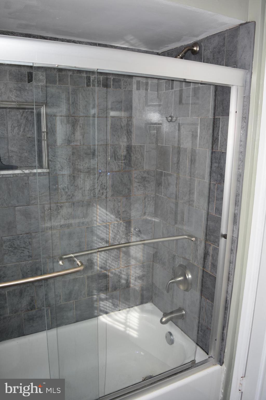 FAIRLINGTON VILLAGE - Residential Lease