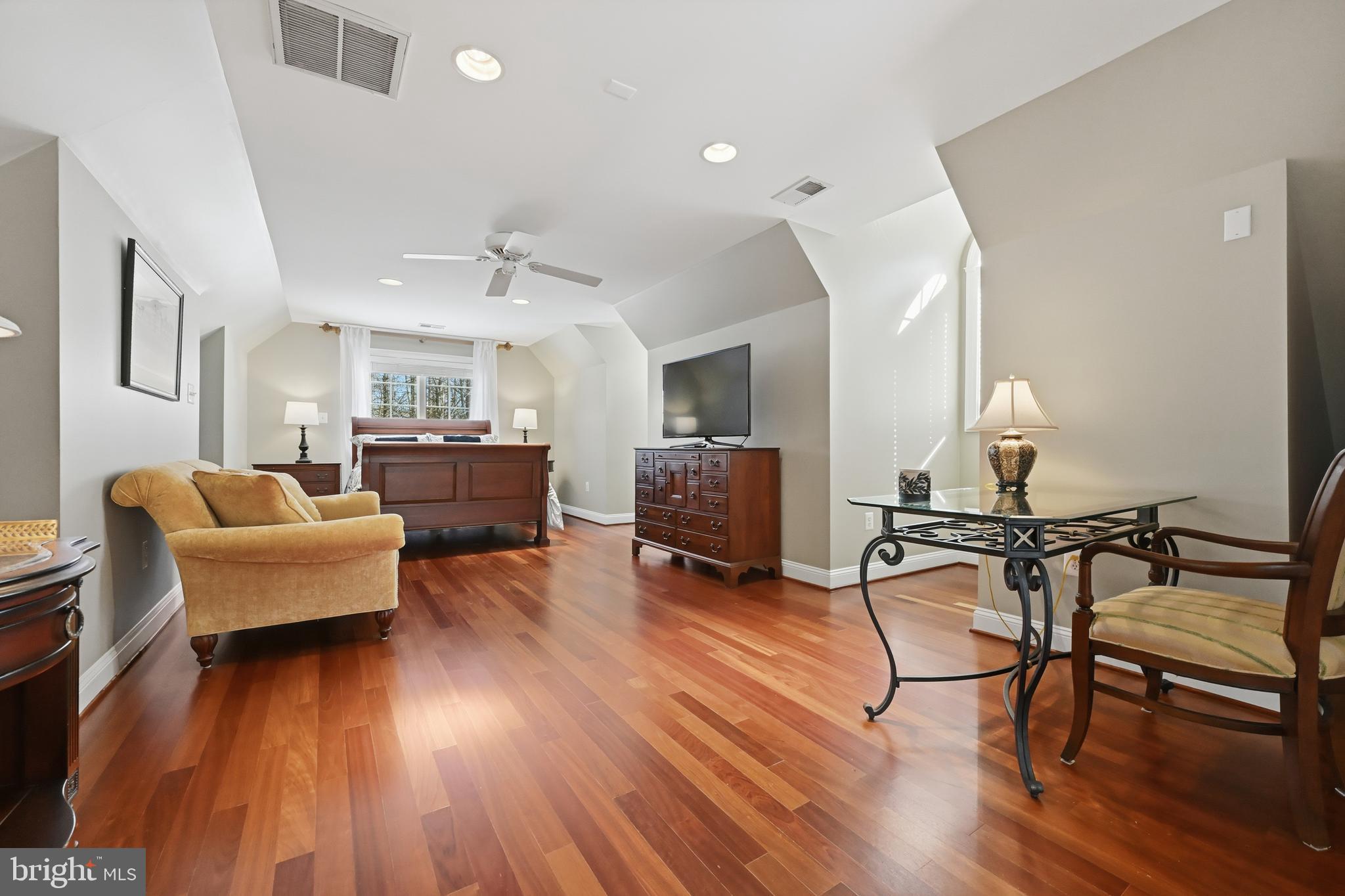 SOUTH RIVER COLONY - Residential