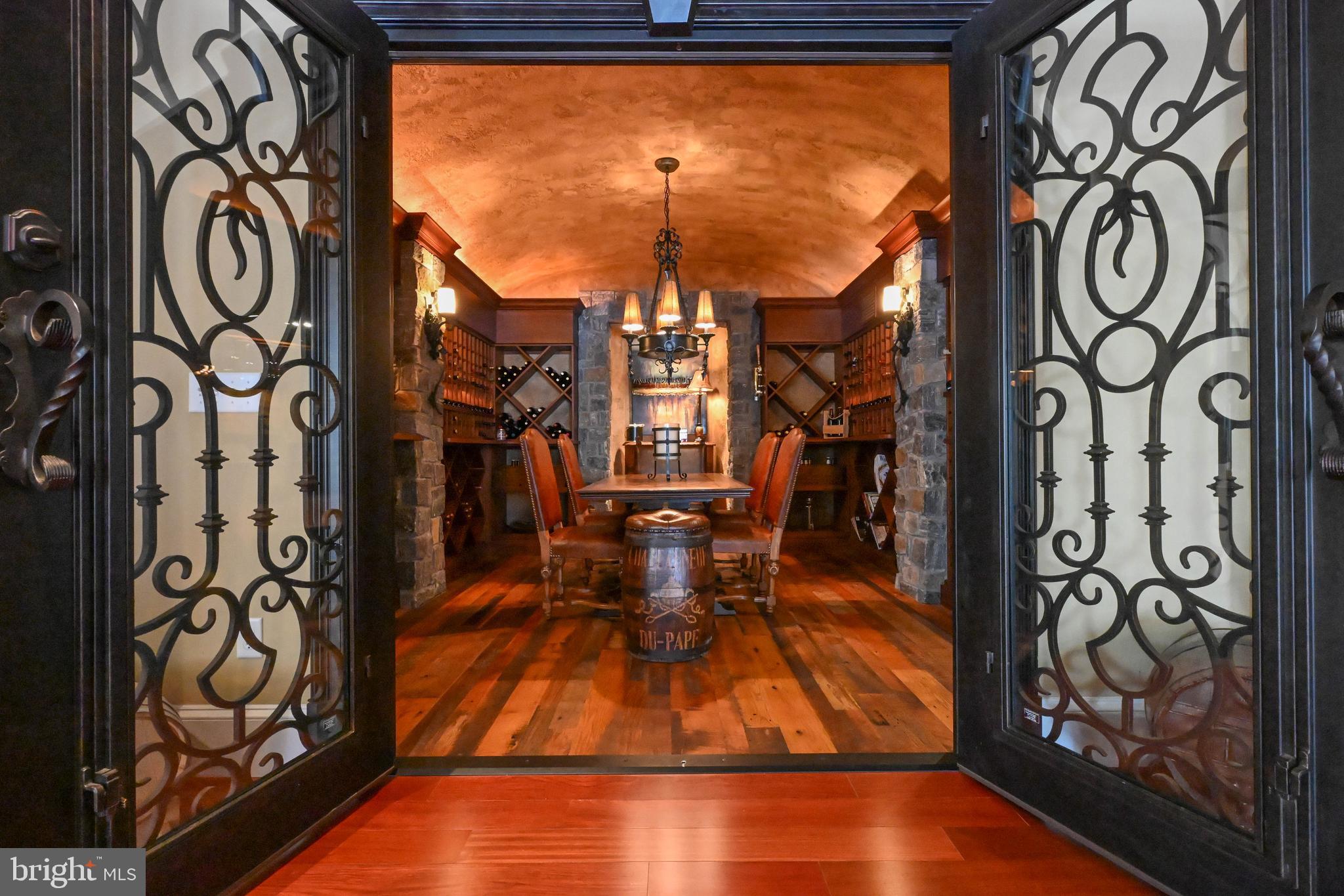 SOUTH RIVER COLONY - Residential