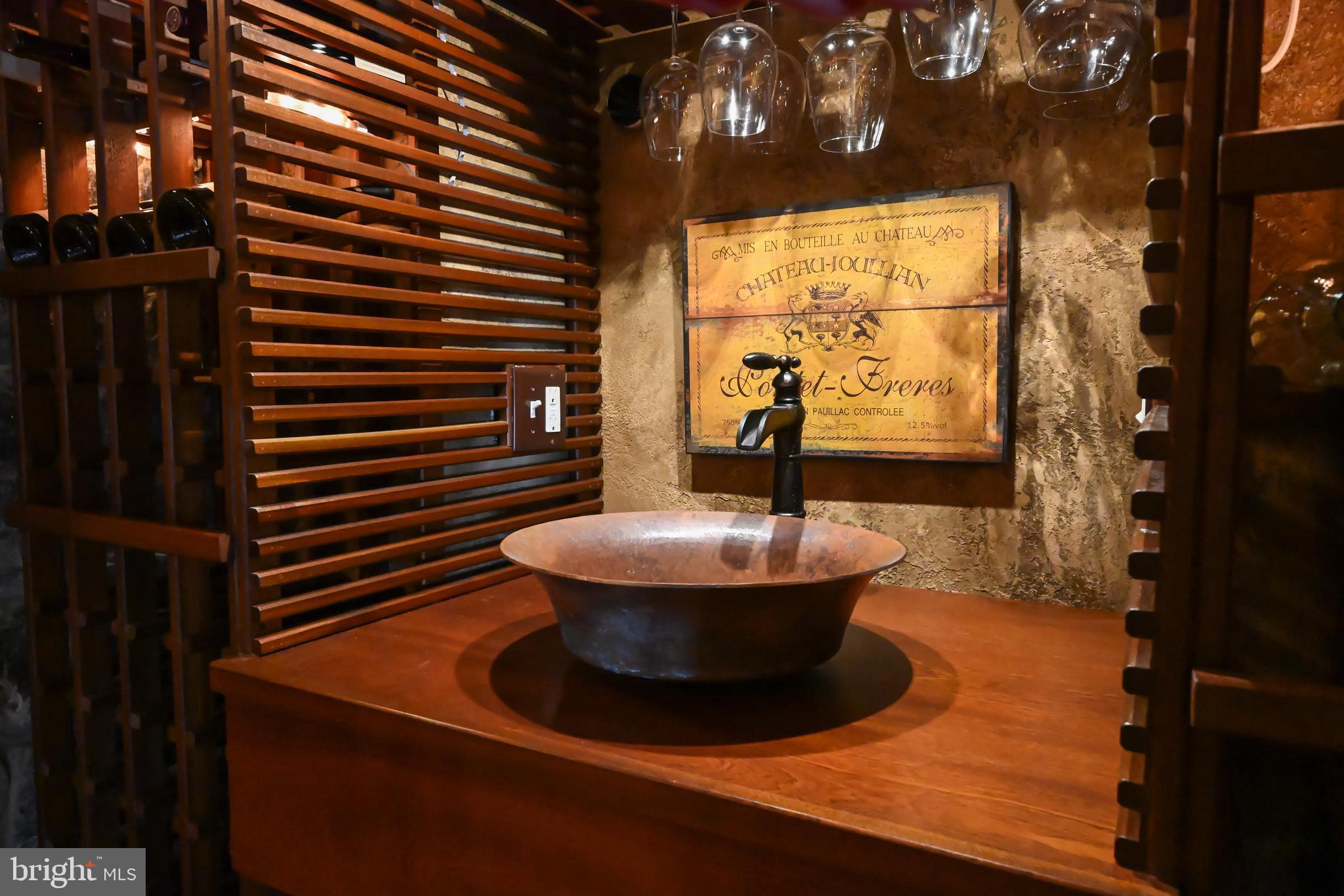 SOUTH RIVER COLONY - Residential