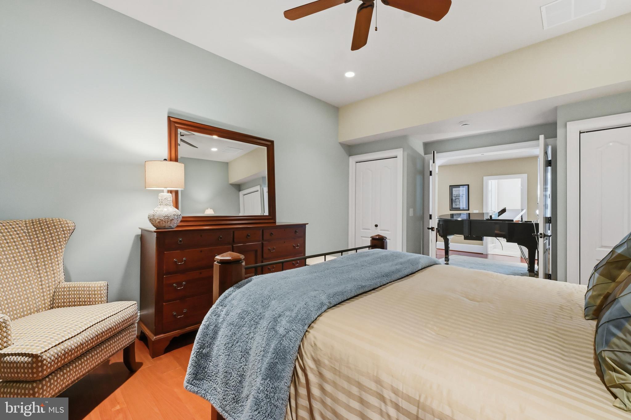 SOUTH RIVER COLONY - Residential