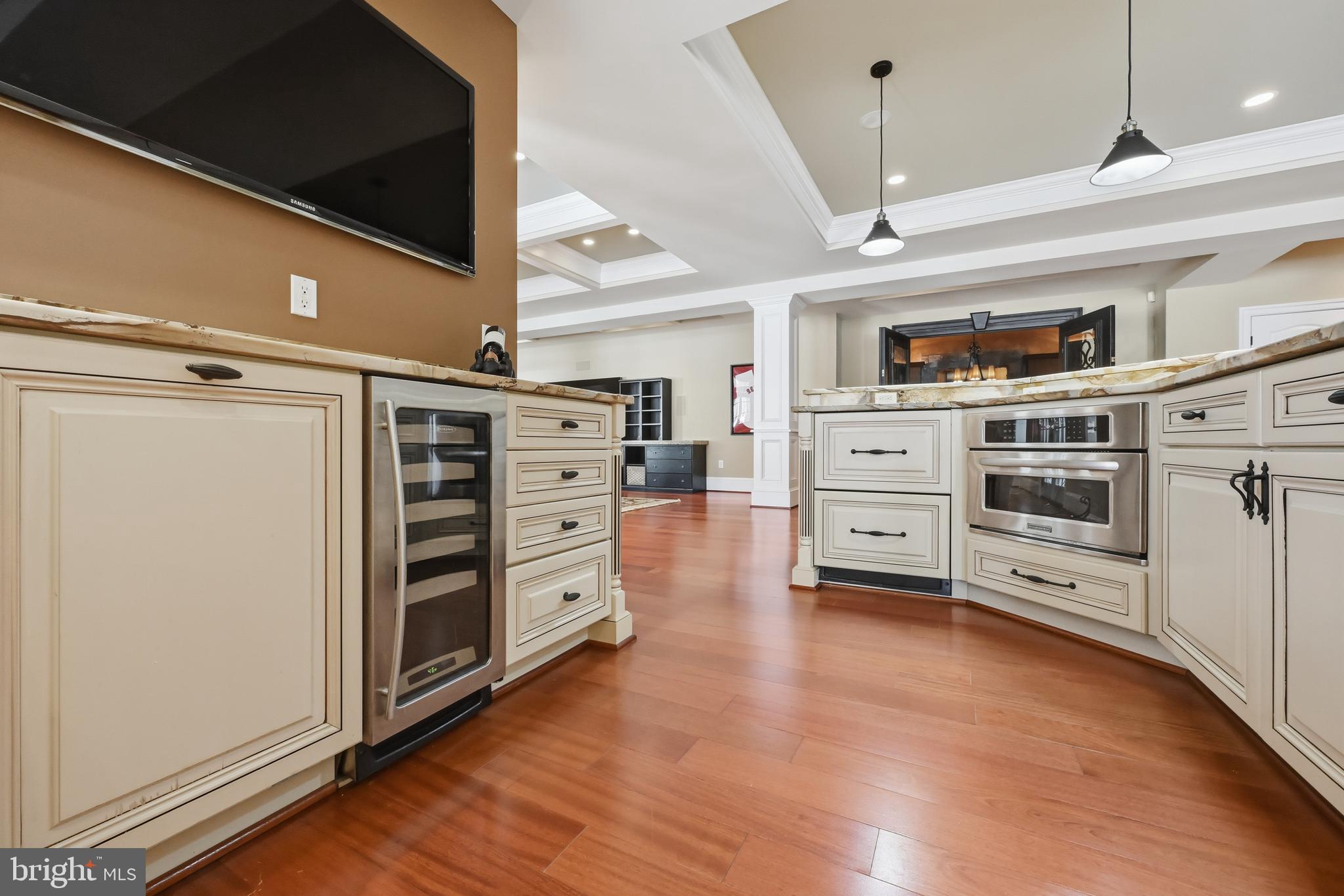 SOUTH RIVER COLONY - Residential