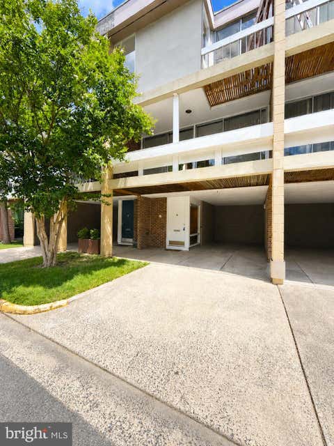 Photo of 11510 Maple Ridge Road, RESTON, VA 20190 (MLS # VAFX2316222)
