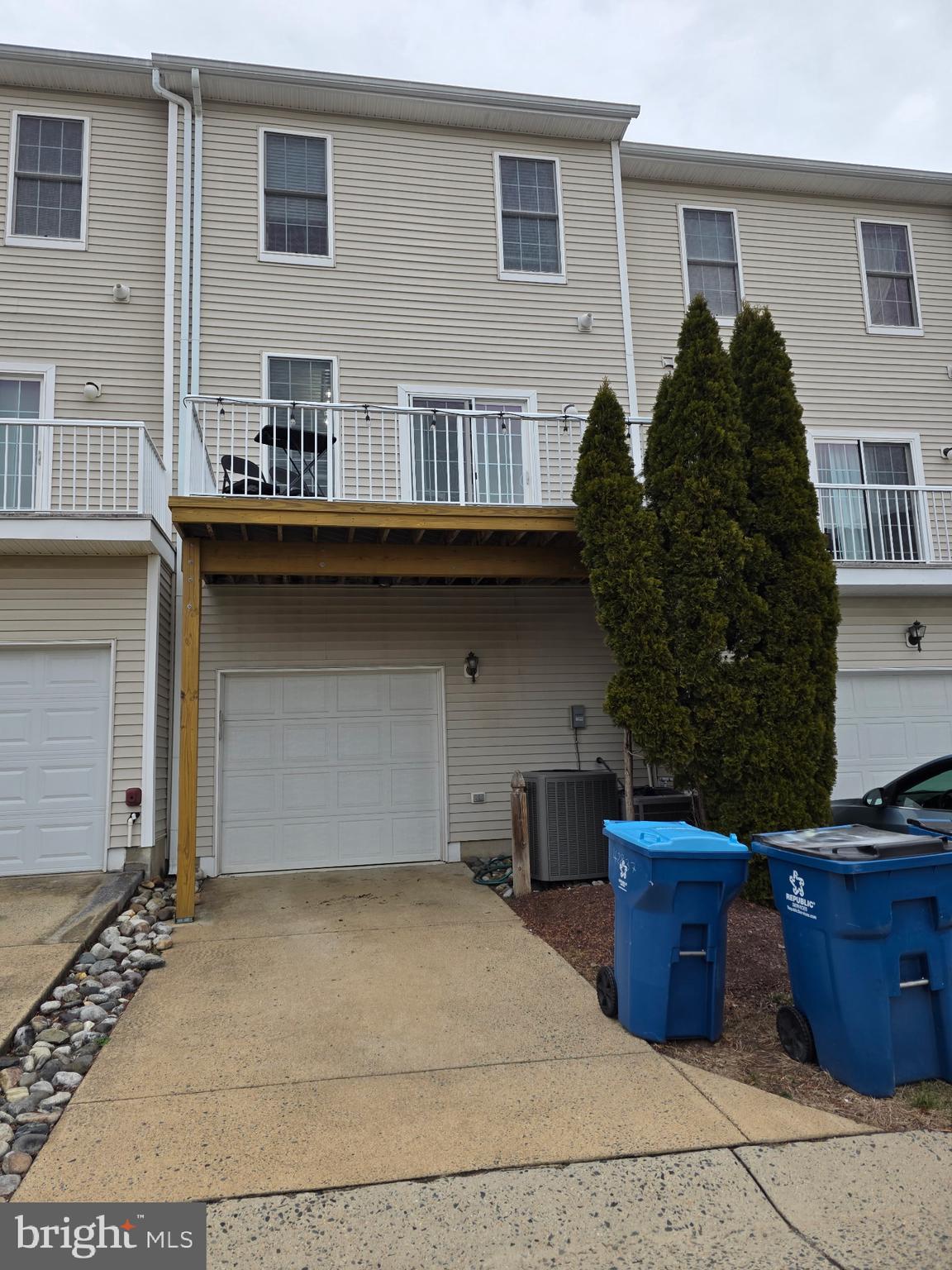 SOUTH RIDING - Residential Lease