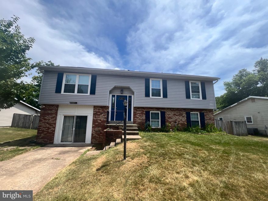 Welcome to the great 4 bedroom home in the sought after community of Sully Park.  The upper level of the home features and upgraded kitchen with quartz countertops and stainless appliances.  Just off the kitchen is a formal dining room and your spacious family room.  This floor has the primary suite with upgraded attached primary bathroom.  There are two additional bedrooms and a full bathroom.  The lower level features a fourth bedroom, another full bathroom and a large rec room with fireplace! This home has the perfect location near multiple commuter routes, award winning schools, shops and restaurants.