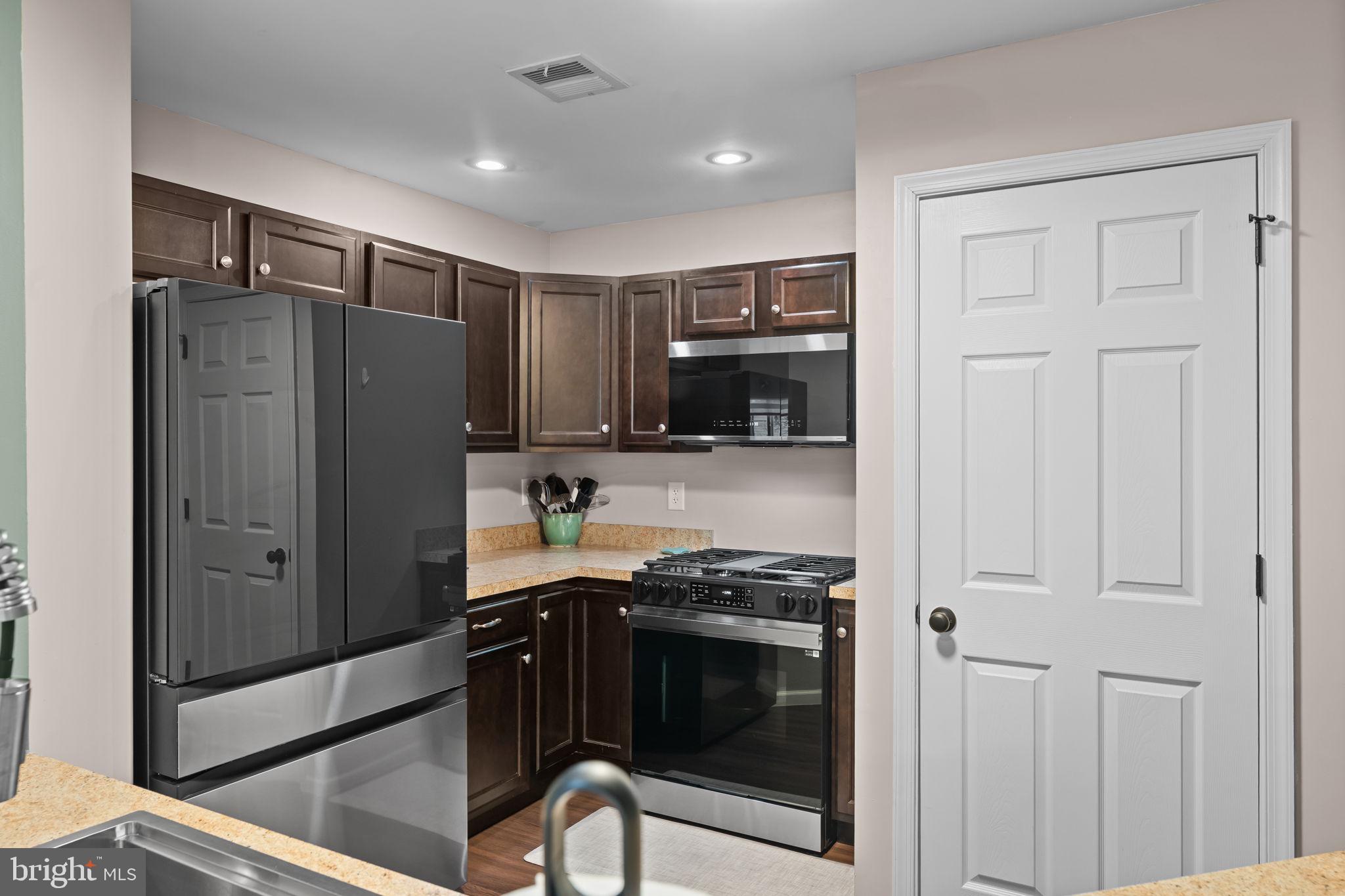 BERKELEY COURT - Residential