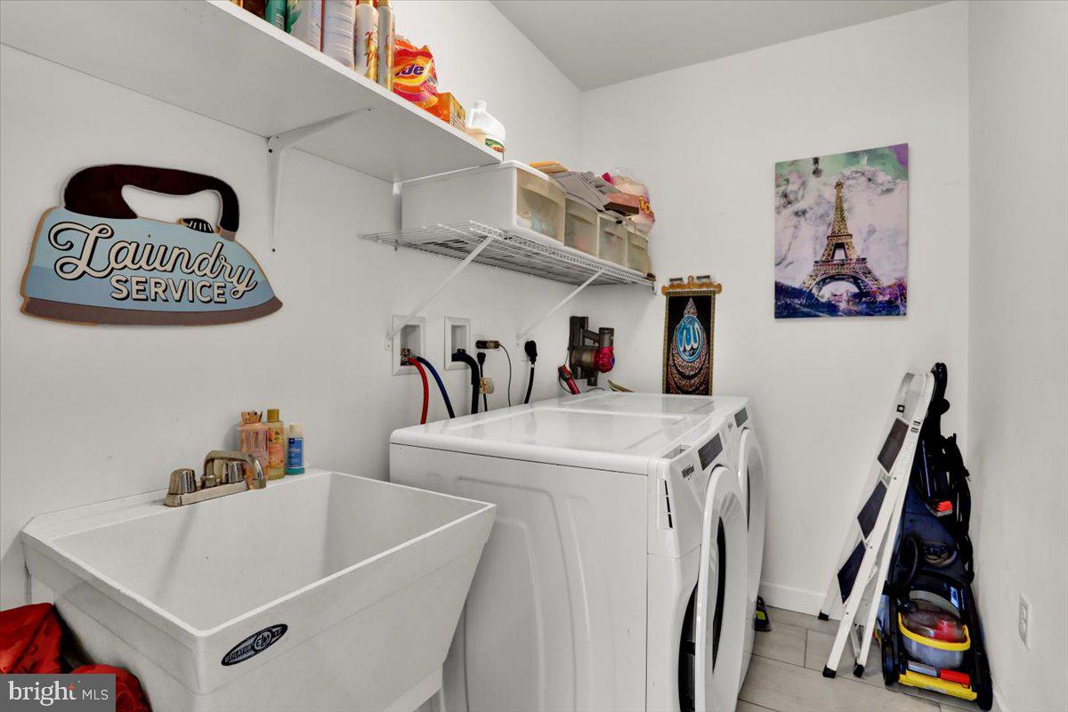 HEIDELBERG CROSSING - Residential Lease