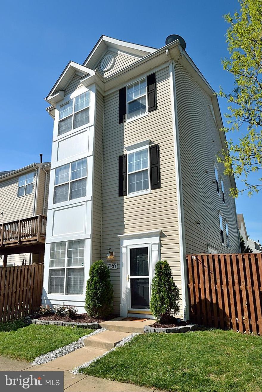 Terrific end unit! Large, comfortable, open main level. Kitchen is adjacent to dining area w/new granite & sink and hardwoods. Patio door opens to awesome 2 level paver patio from dining area. Fenced patio area perfect for grilling out & kids playing. Expansive master suite w/full bath, Jacuzzi soaking tub, double vanity & walk-in closet. 3 level box/bay windows. Lots of windows for light.