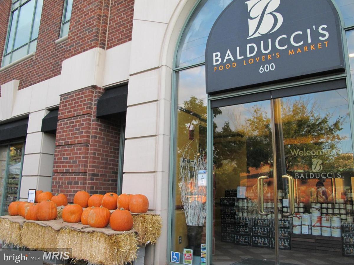 YATES GARDENS - Residential Lease