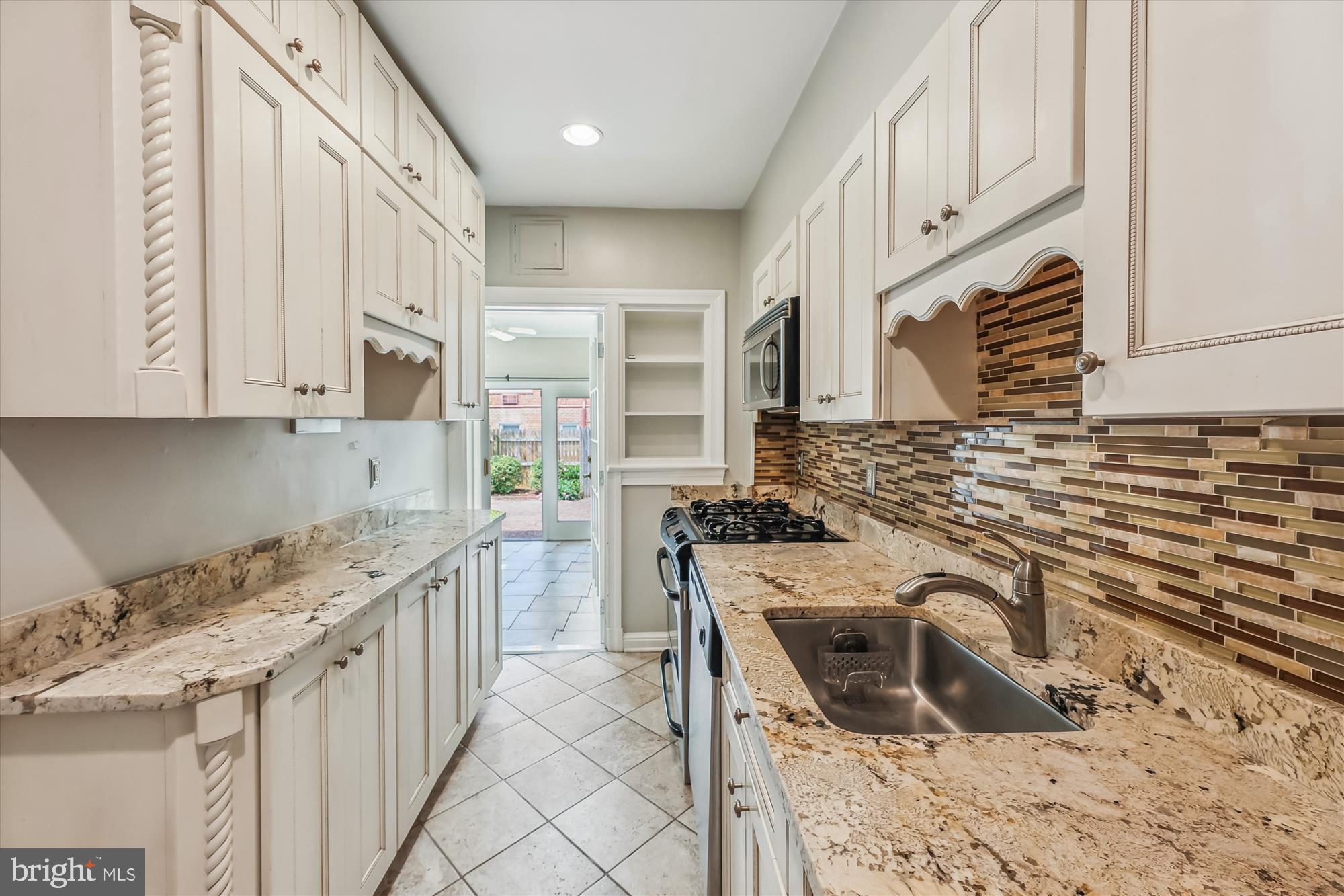 YATES GARDENS - Residential Lease