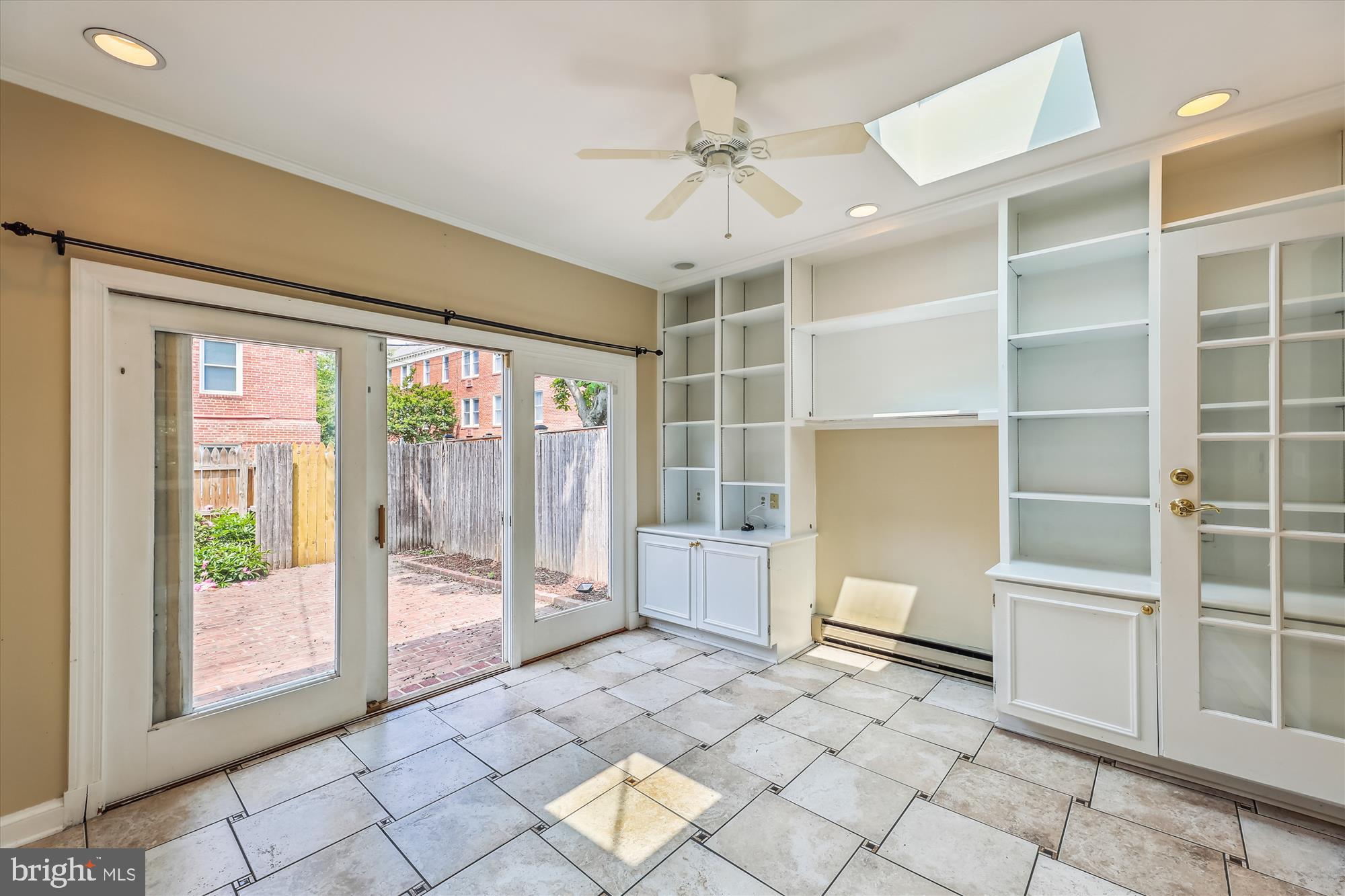 YATES GARDENS - Residential Lease