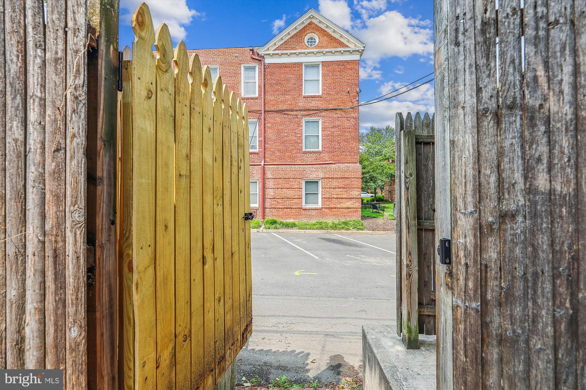 YATES GARDENS - Residential Lease