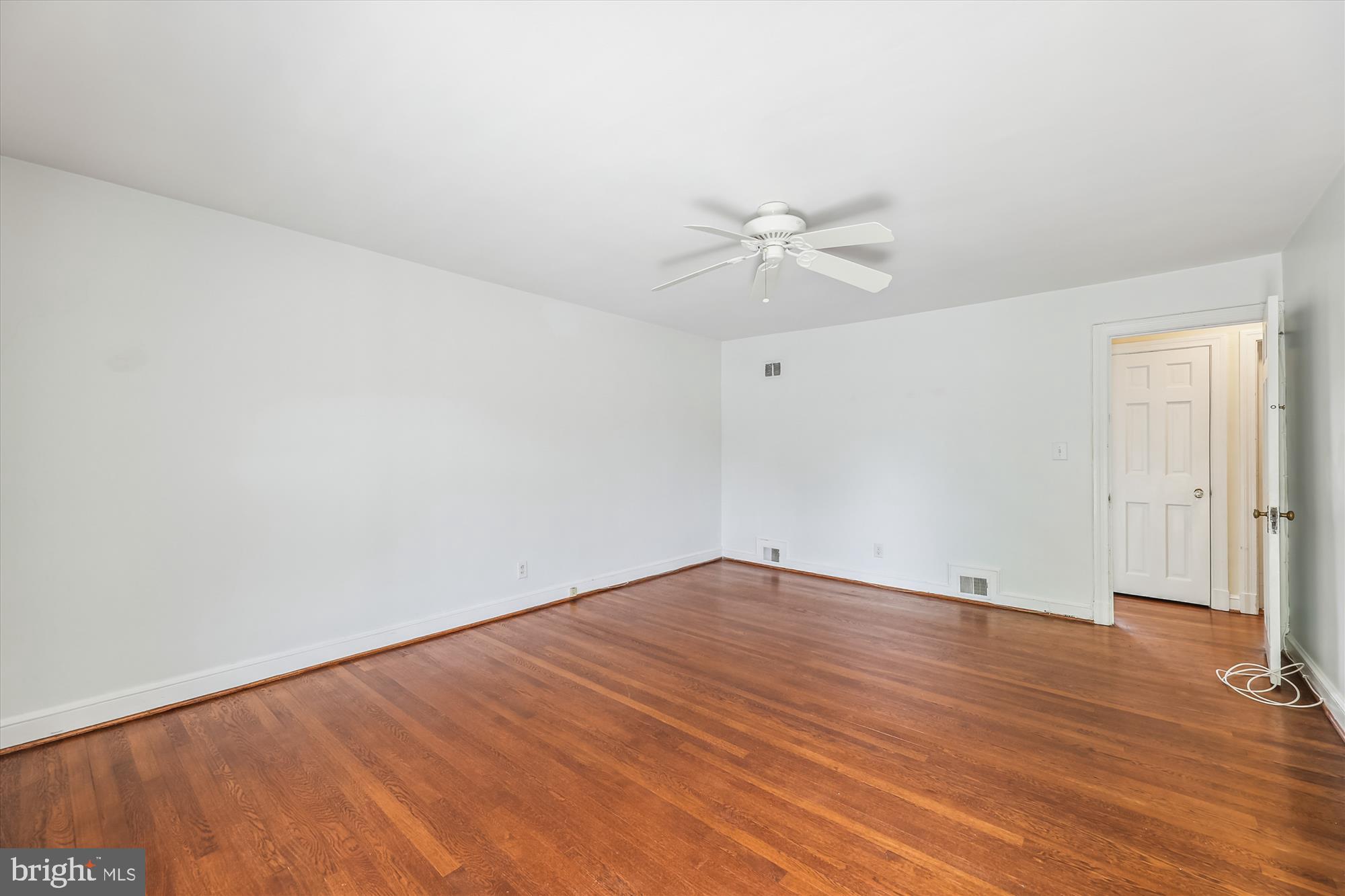 YATES GARDENS - Residential Lease