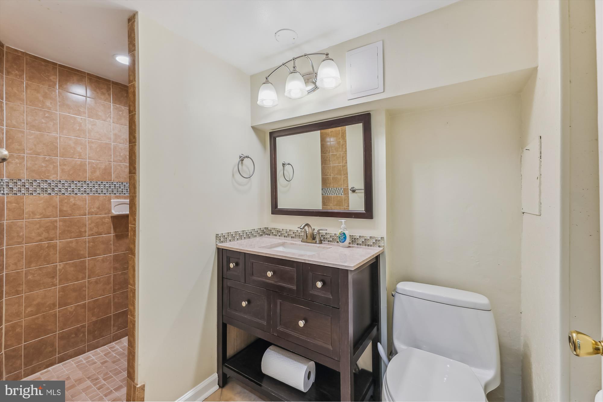 YATES GARDENS - Residential Lease