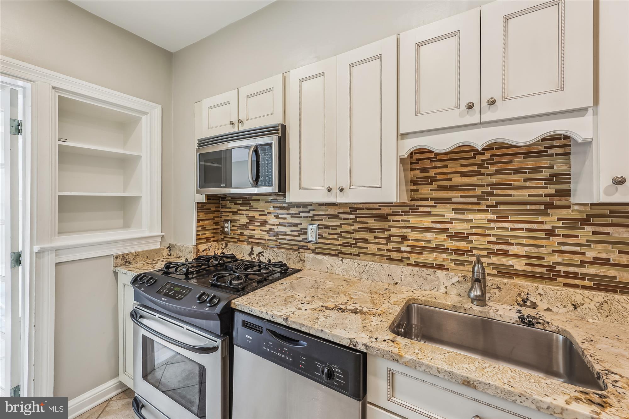 YATES GARDENS - Residential Lease