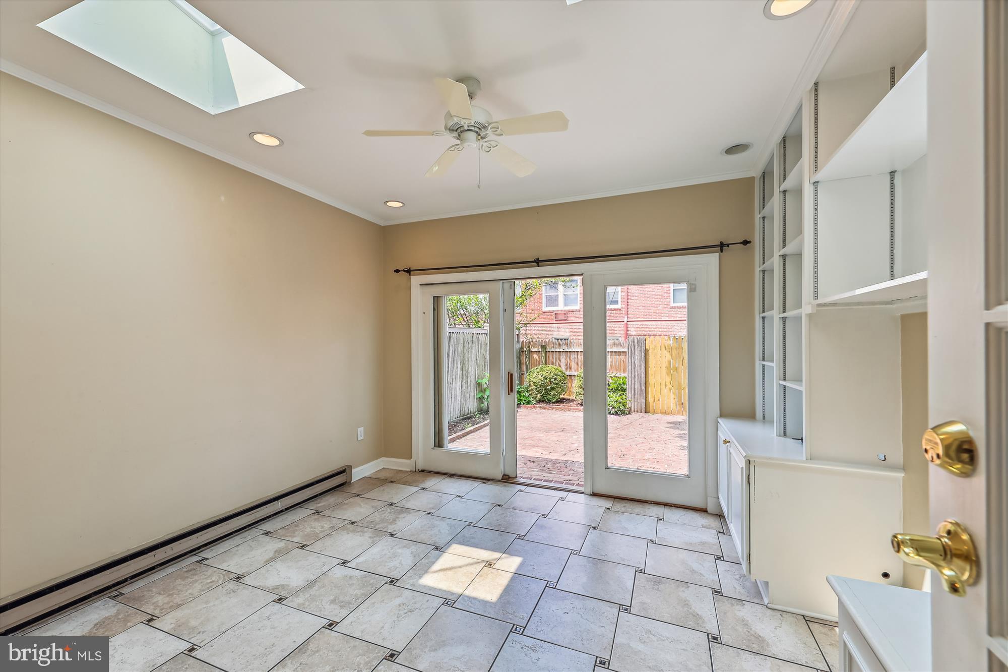 YATES GARDENS - Residential Lease