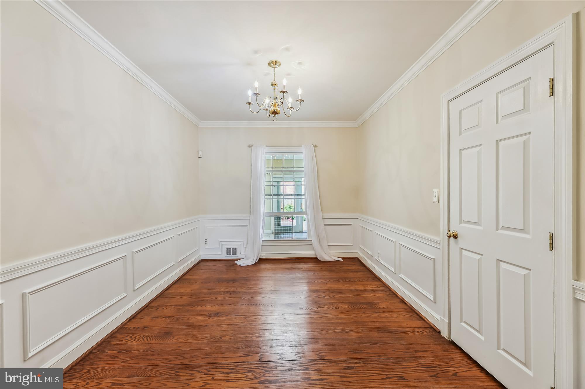 YATES GARDENS - Residential Lease