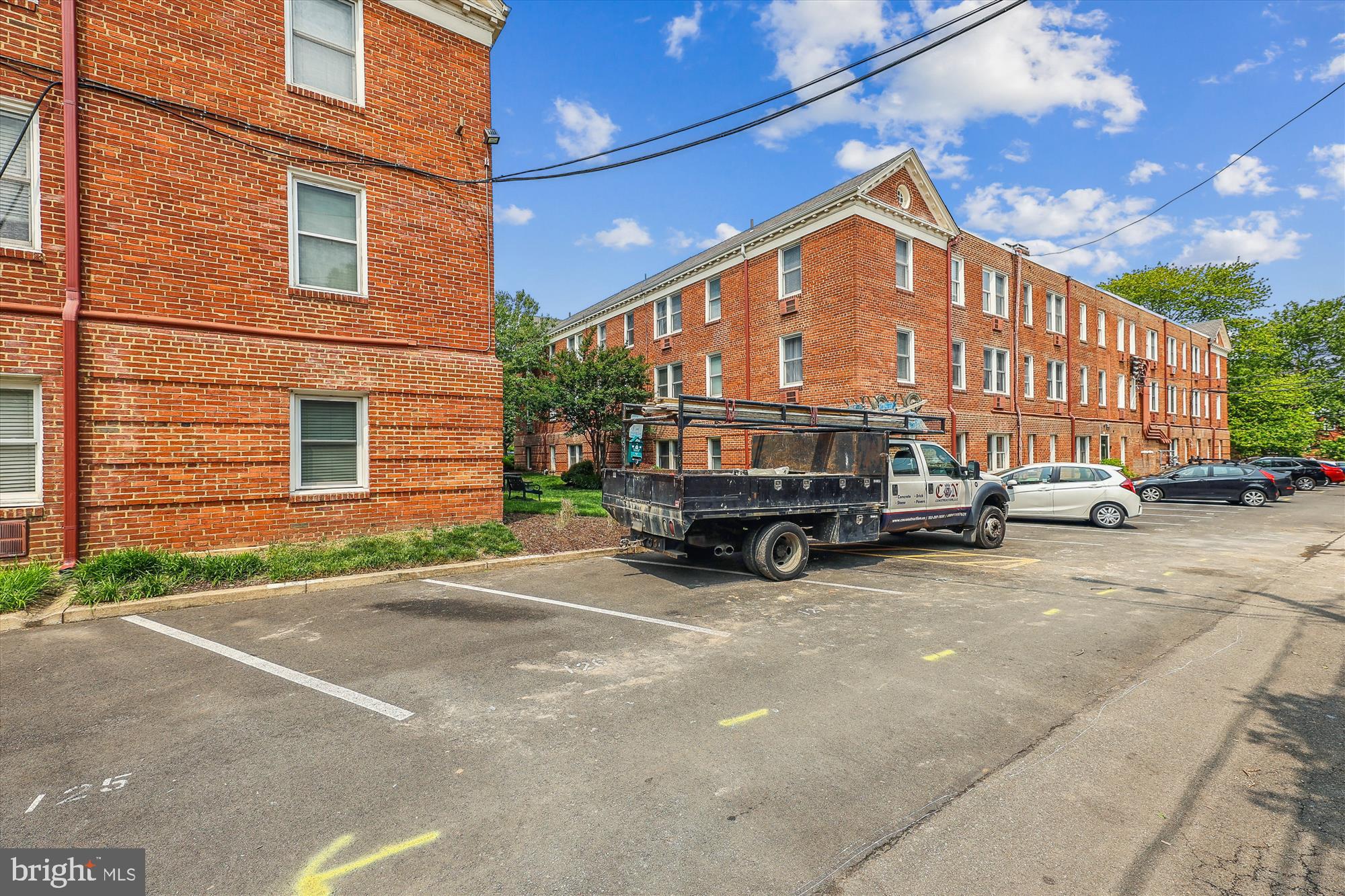 YATES GARDENS - Residential Lease