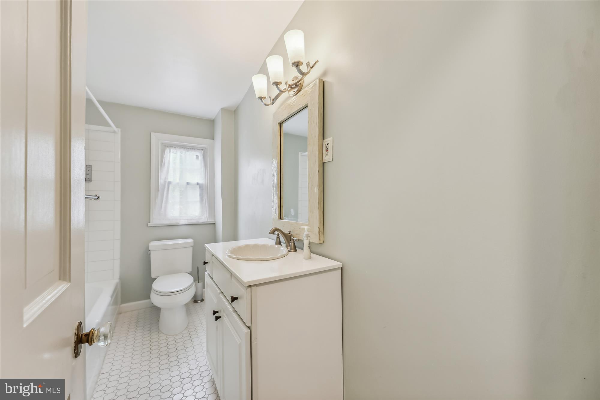 YATES GARDENS - Residential Lease