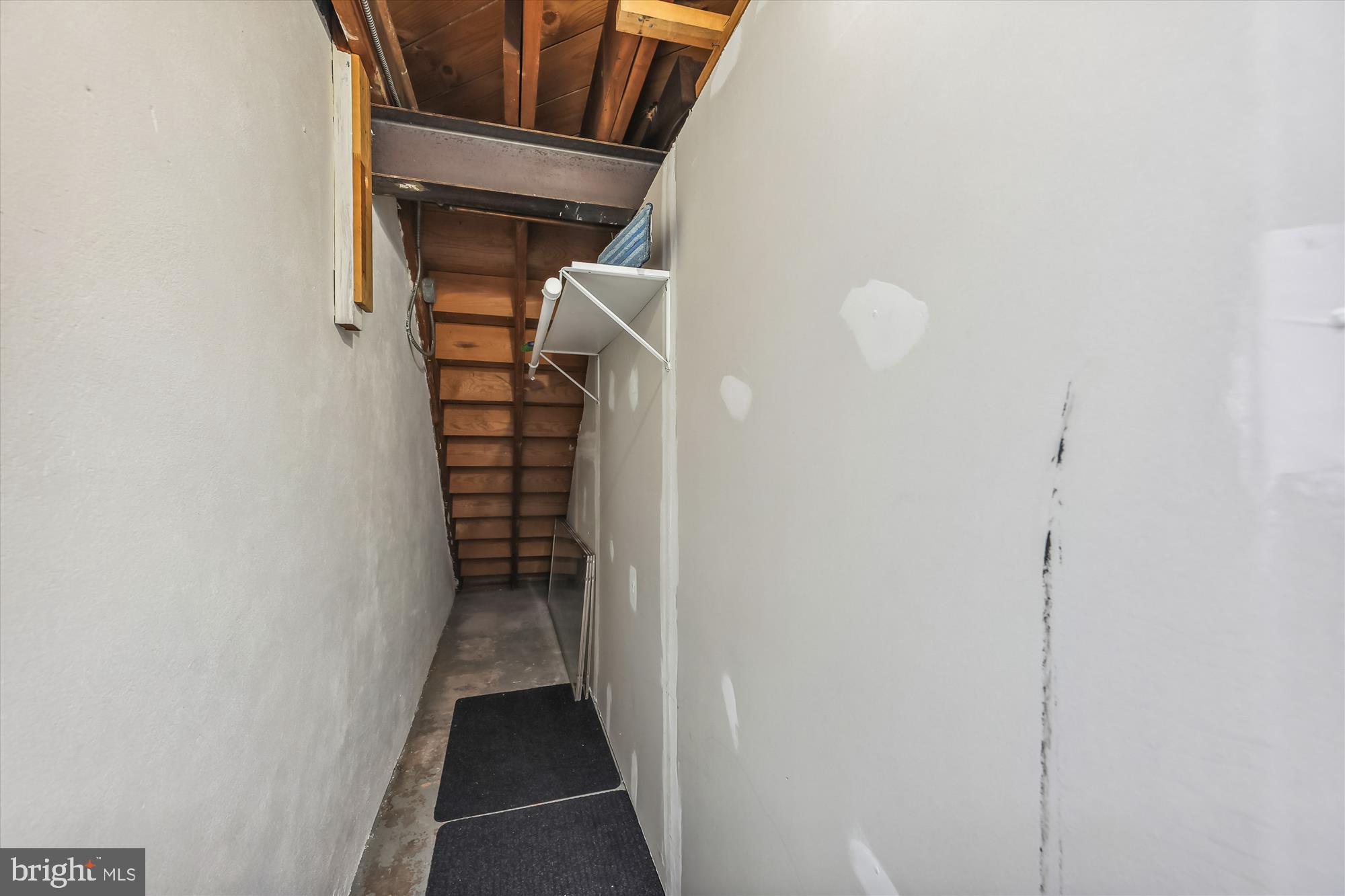 YATES GARDENS - Residential Lease