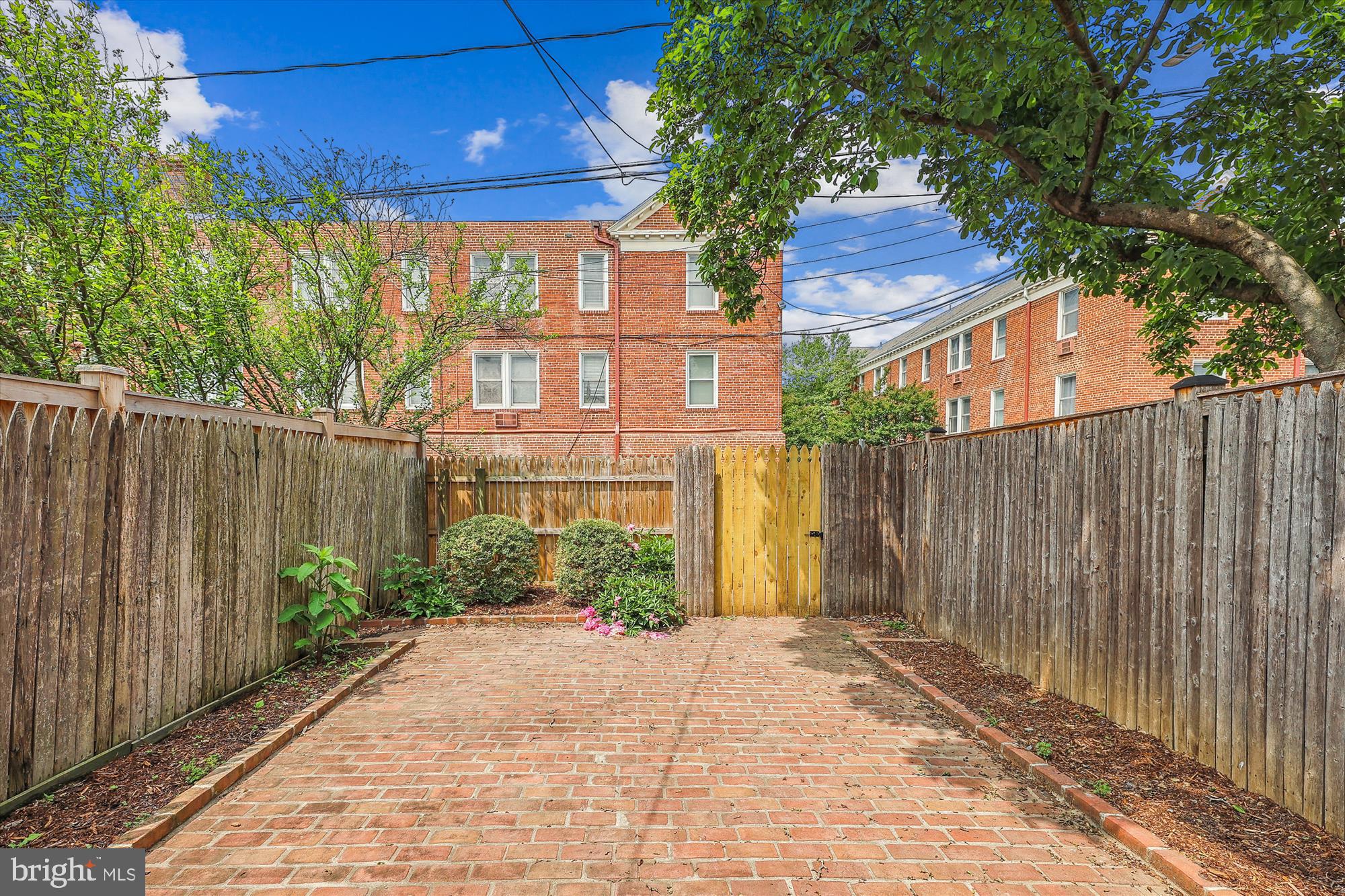 YATES GARDENS - Residential Lease