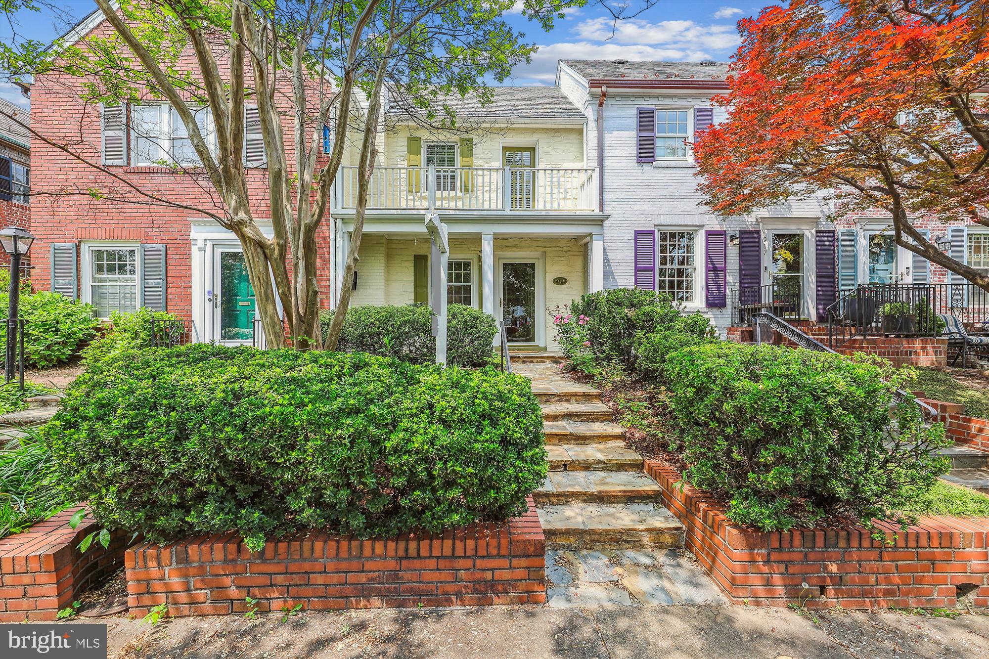 YATES GARDENS - Residential Lease