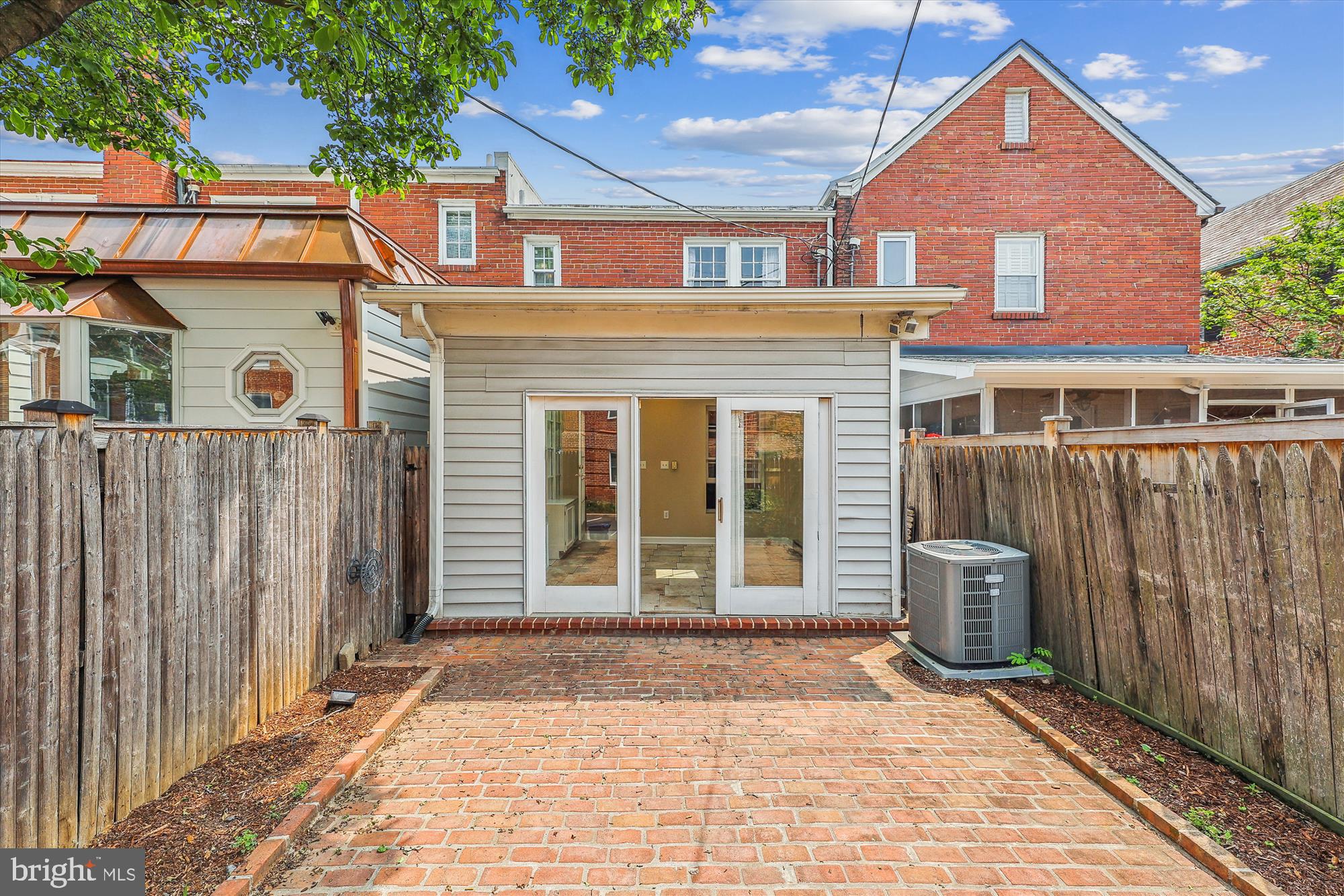 YATES GARDENS - Residential Lease