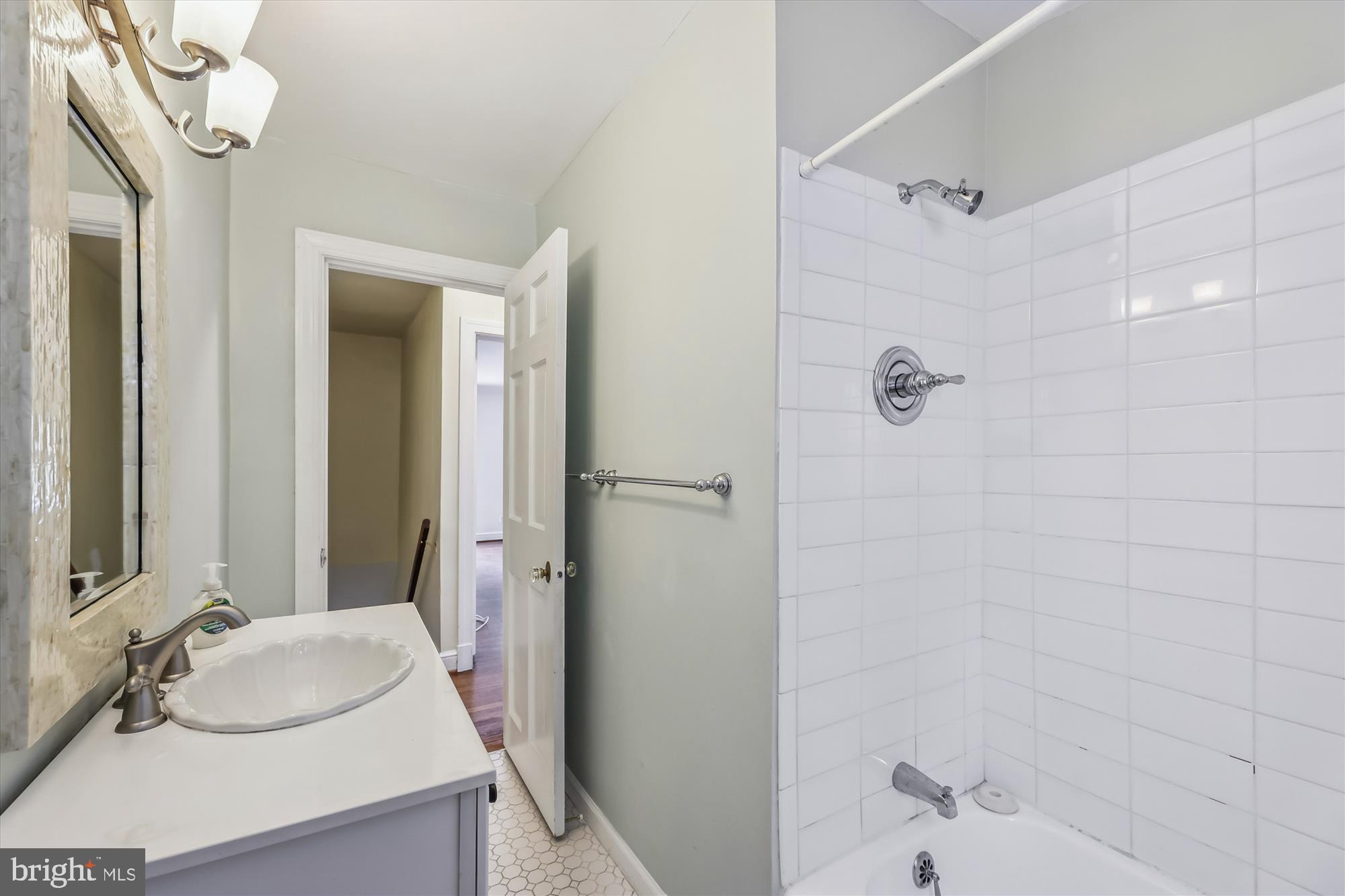 YATES GARDENS - Residential Lease