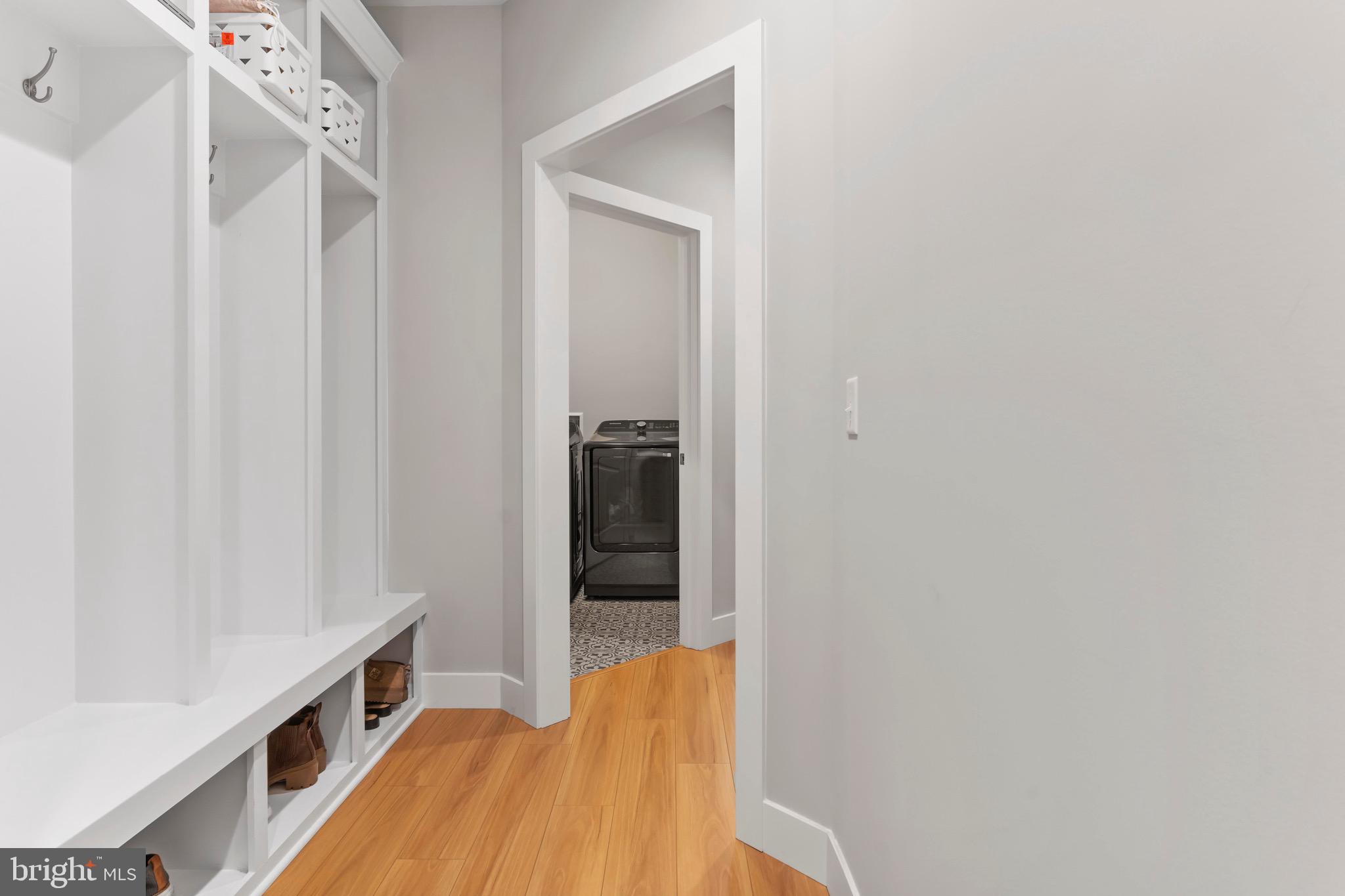 MADISON COURT - Residential