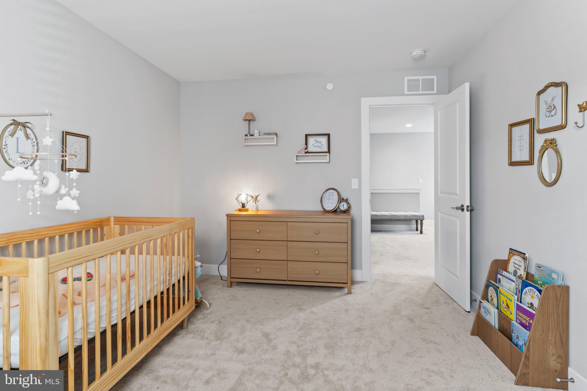 MADISON COURT - Residential