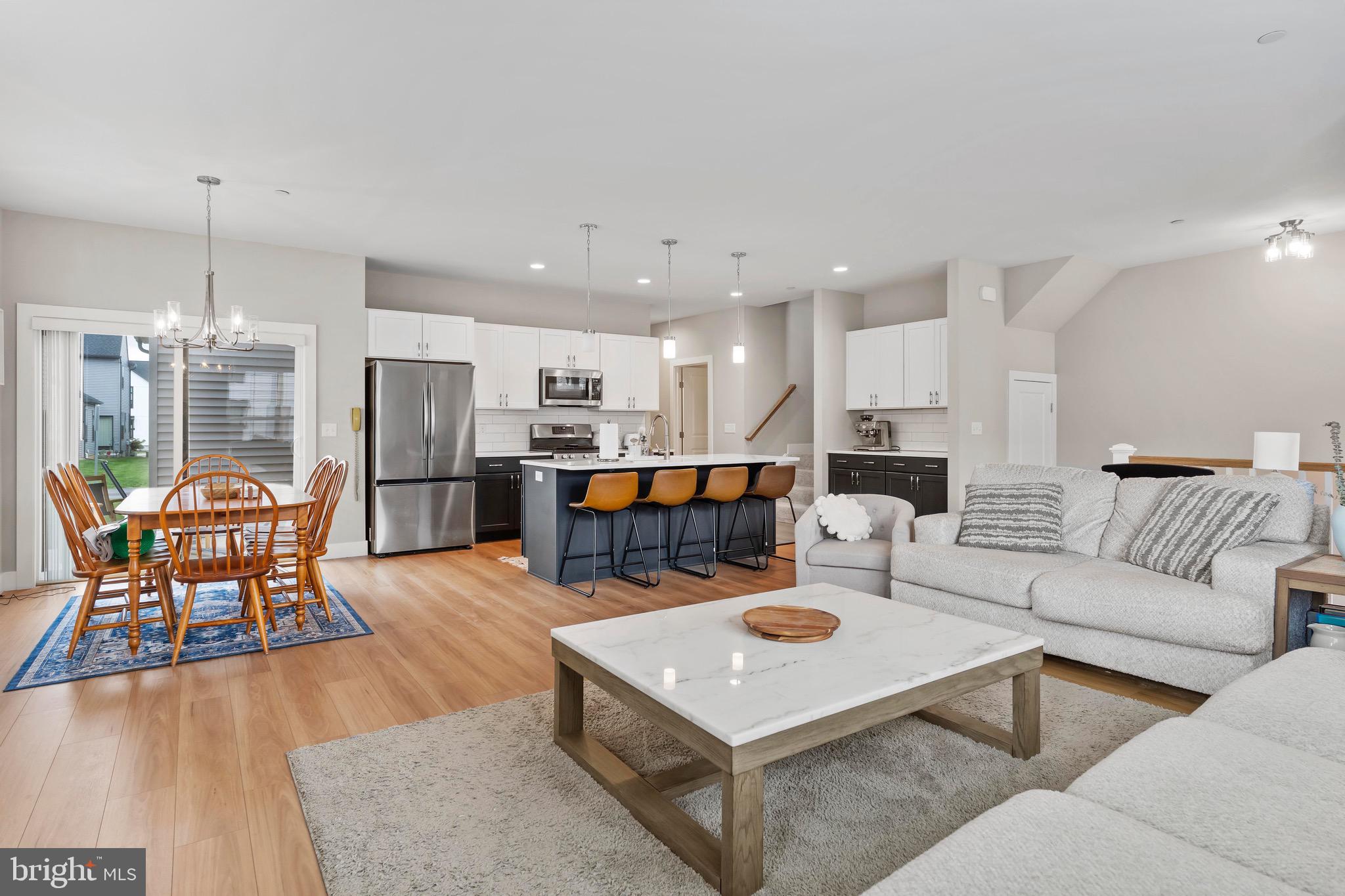 MADISON COURT - Residential