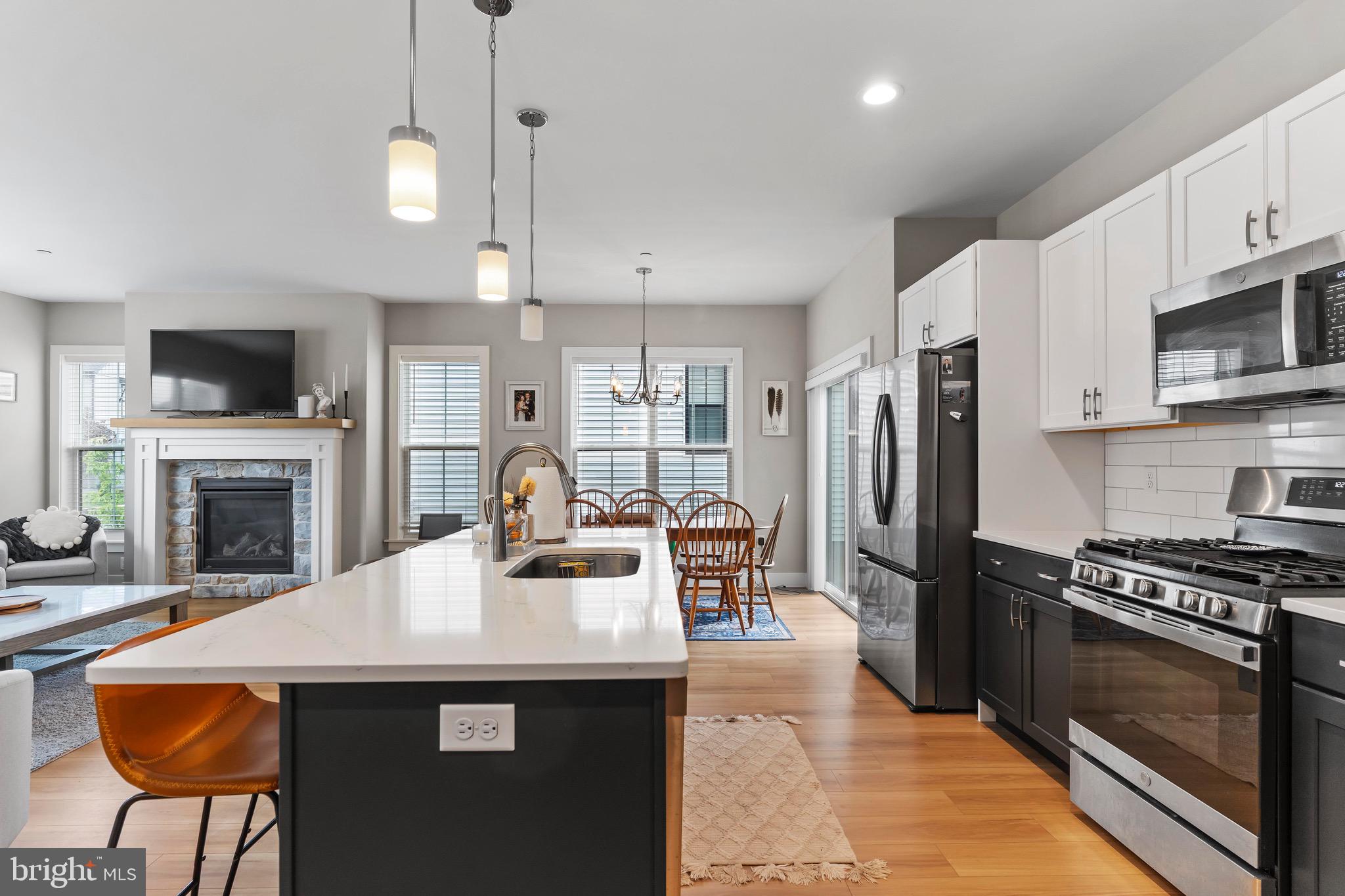 MADISON COURT - Residential