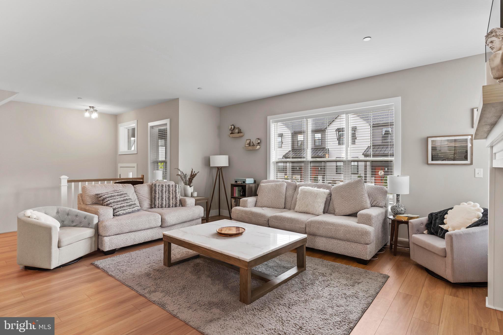 MADISON COURT - Residential