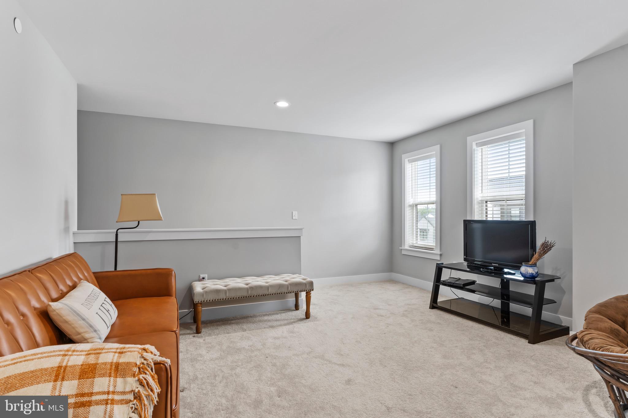 MADISON COURT - Residential