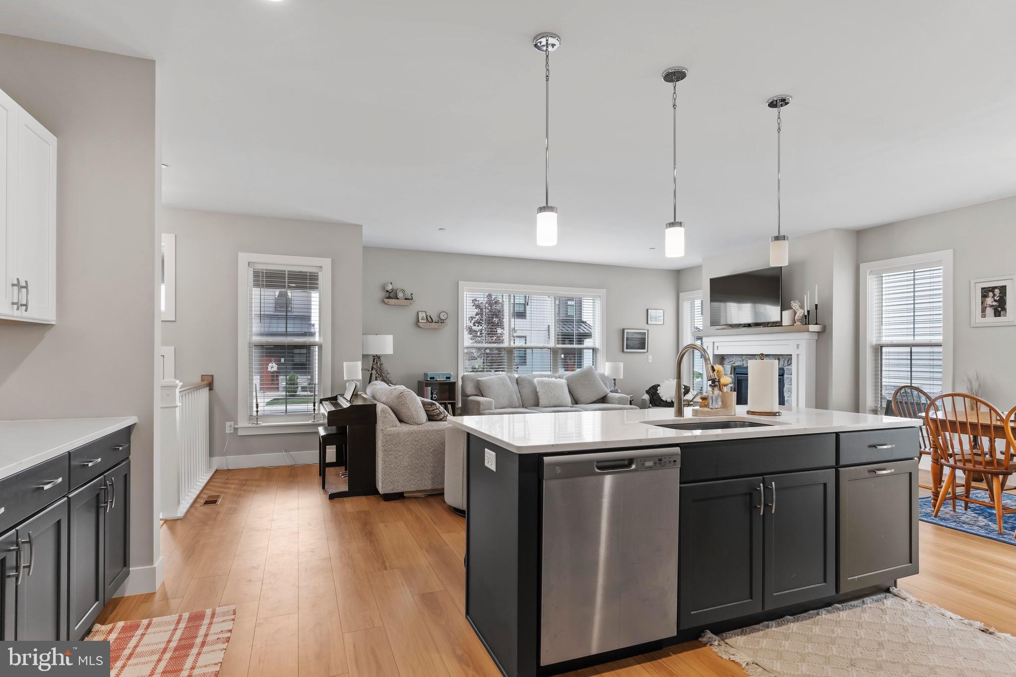 MADISON COURT - Residential