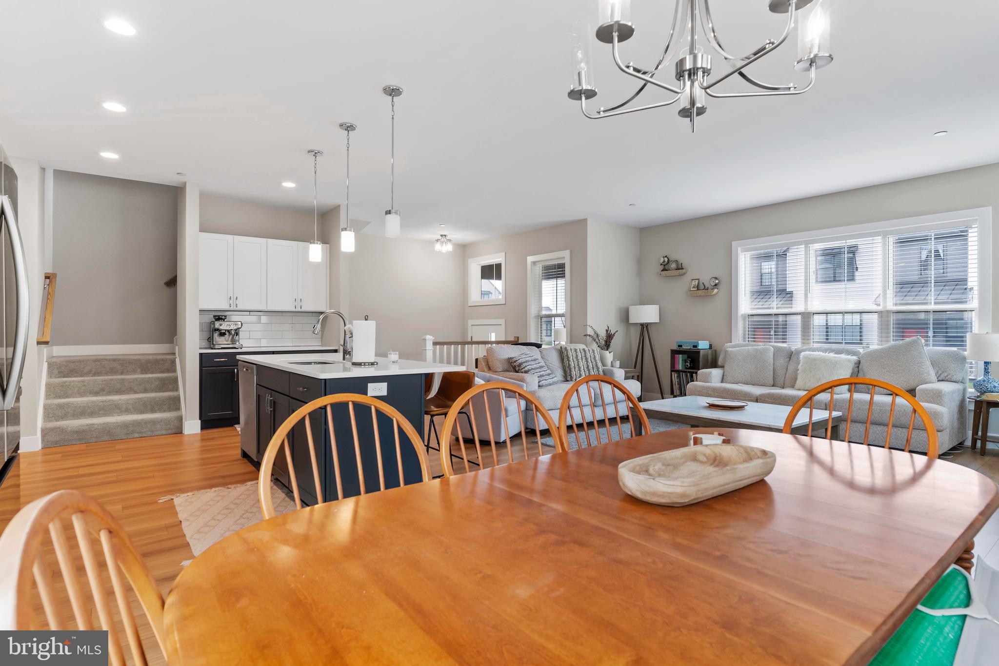MADISON COURT - Residential