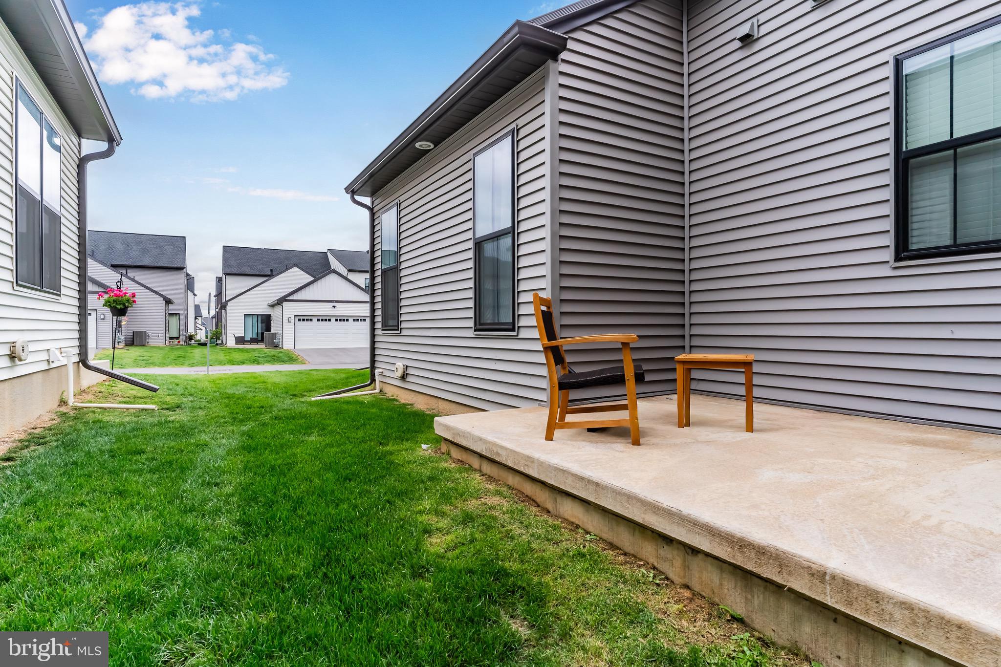 MADISON COURT - Residential
