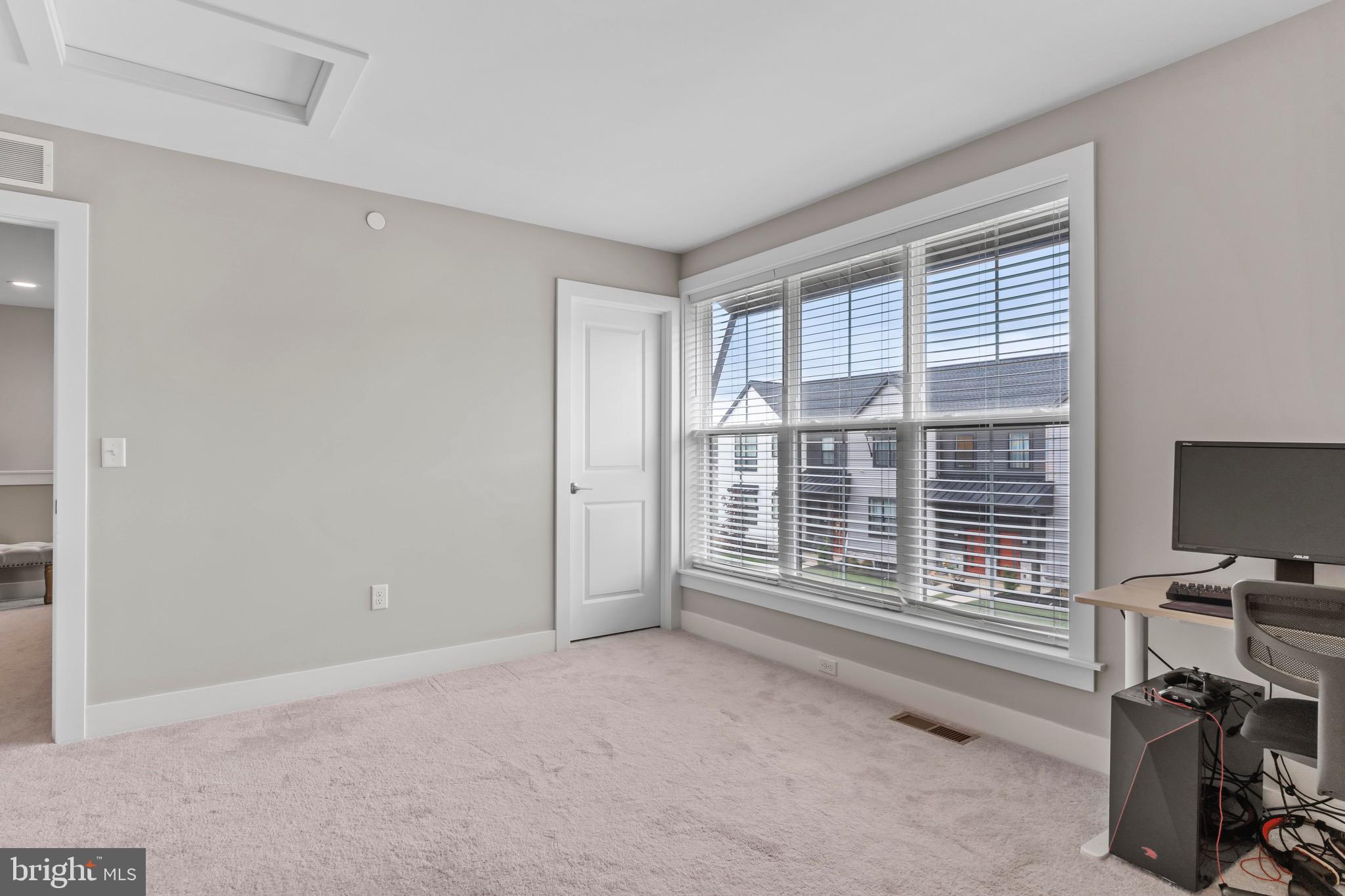 MADISON COURT - Residential