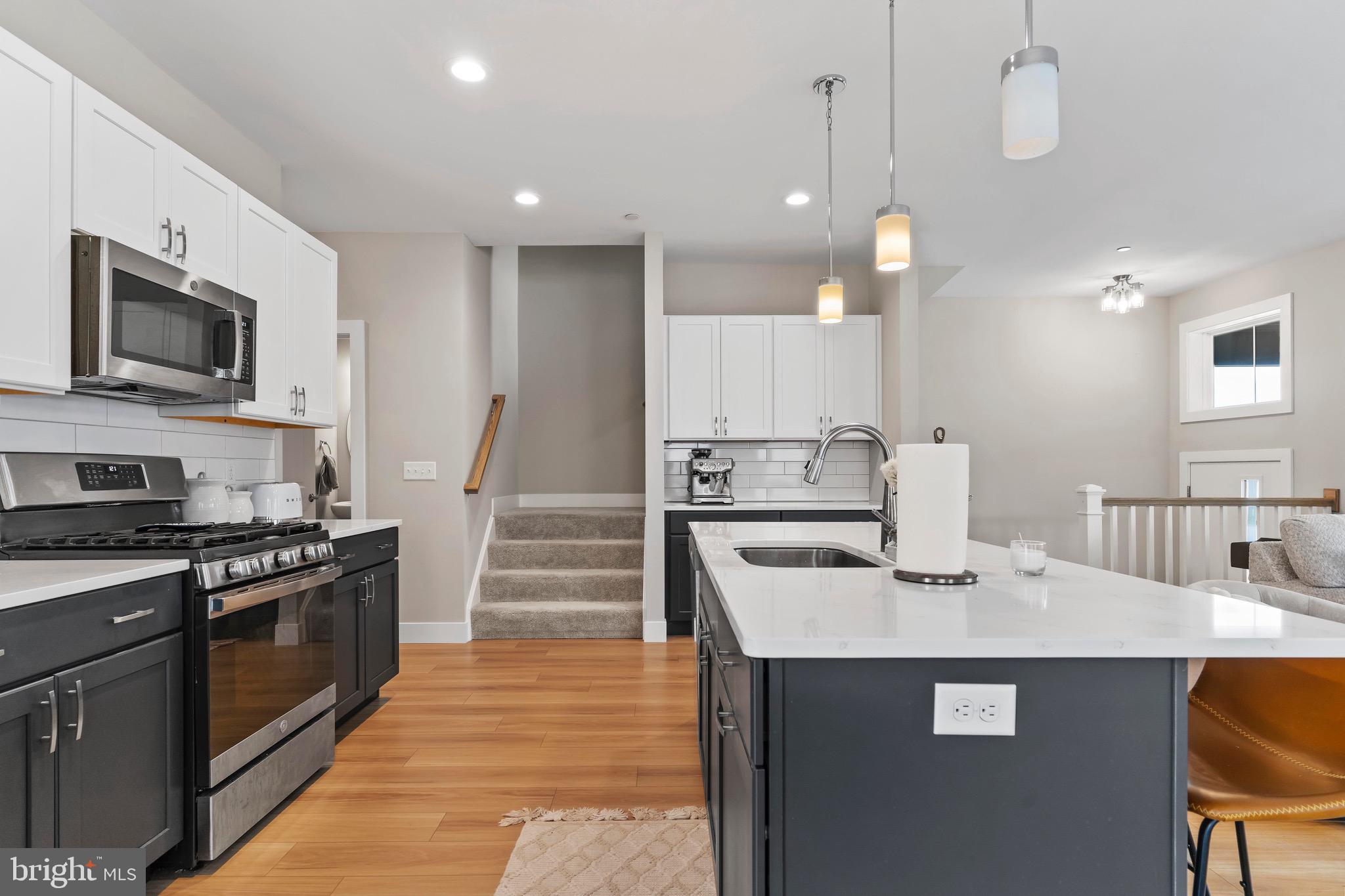 MADISON COURT - Residential