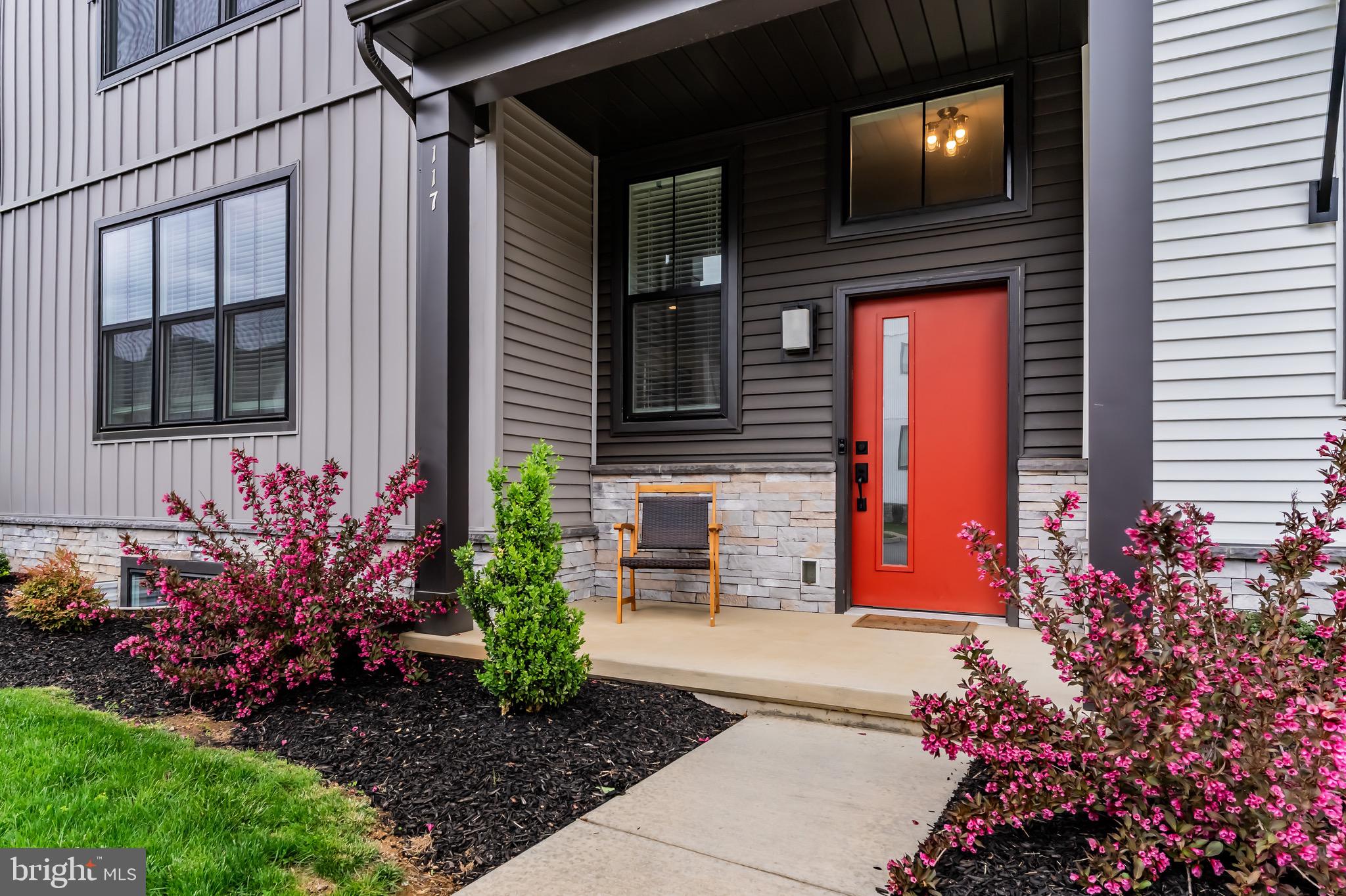 MADISON COURT - Residential